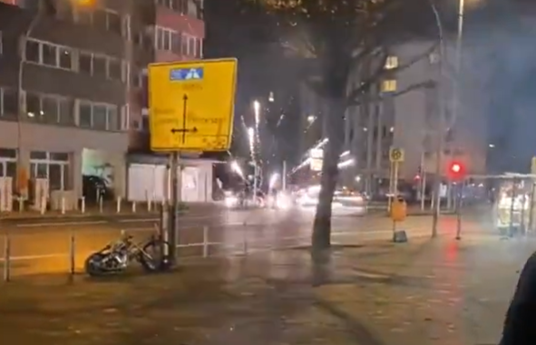 Ein 14-Jähriger zielte mit Feuerwerkskörpern auf den Verkehr.