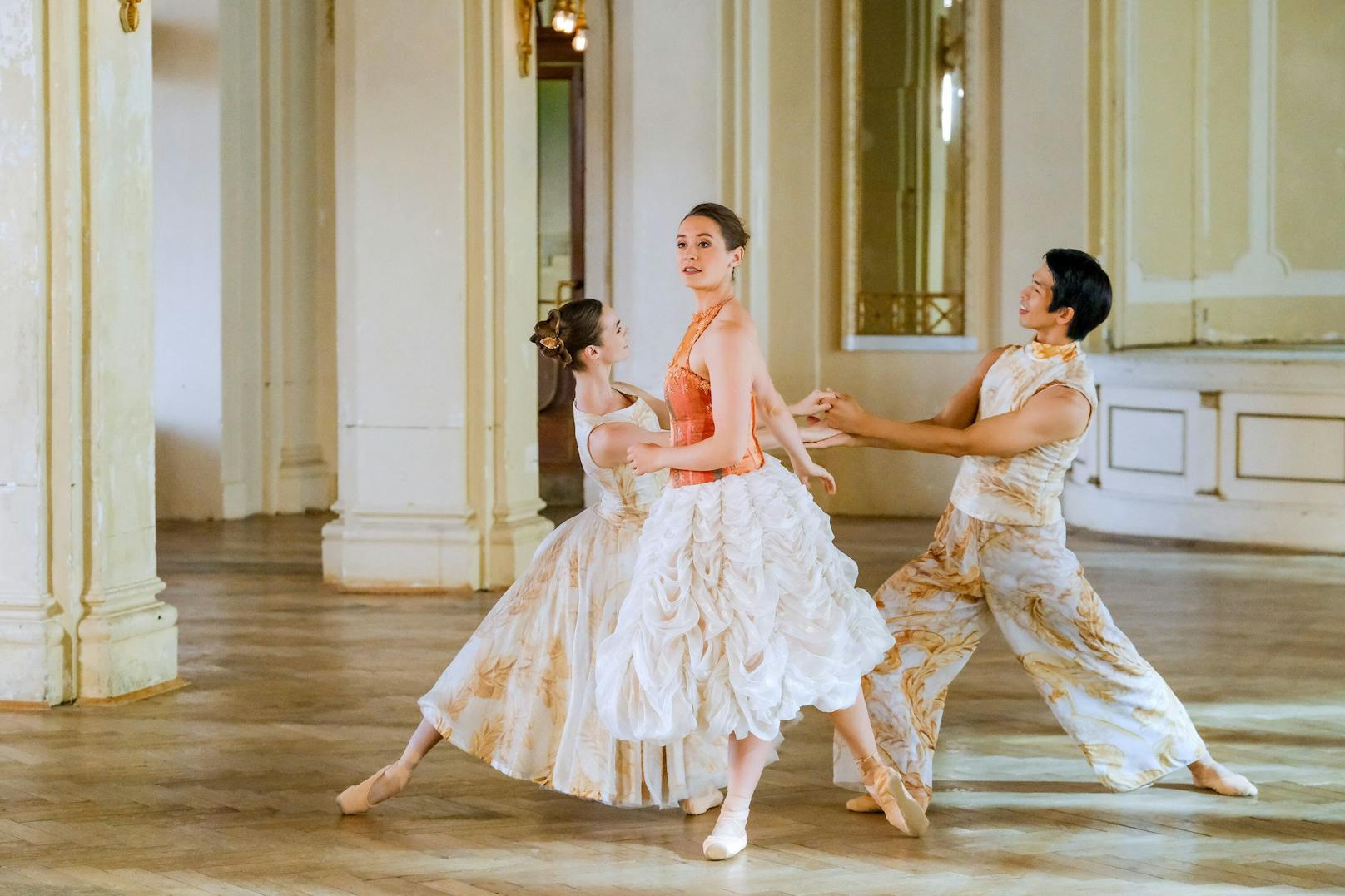 Elegant: Sonia Dvořák, Elena Bottaro und Masayu Kimoto.