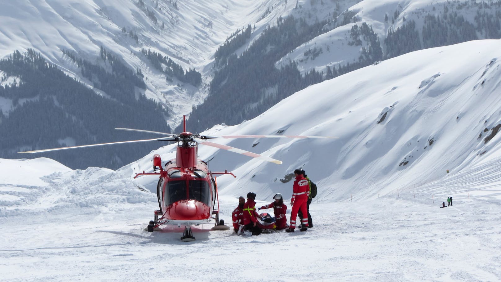 Skifahrerin (7) stürzt schwer – mit Heli ins Spital