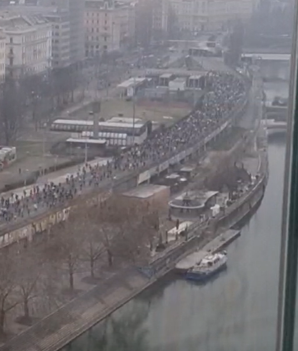 Motivierte Läufer sorgen zu Silvester für Straßensperren.