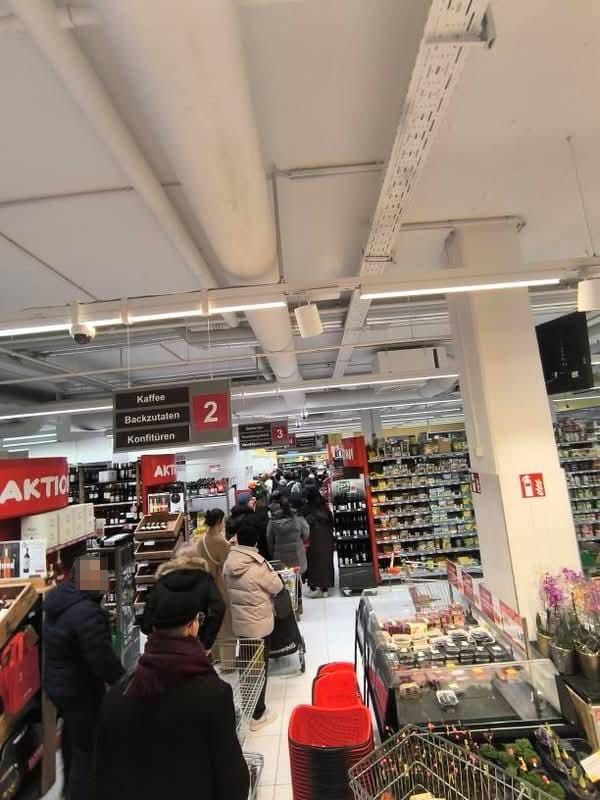 Großer Andrang herrschte in Wien zu Silvester in den Lebensmittelgeschäften.