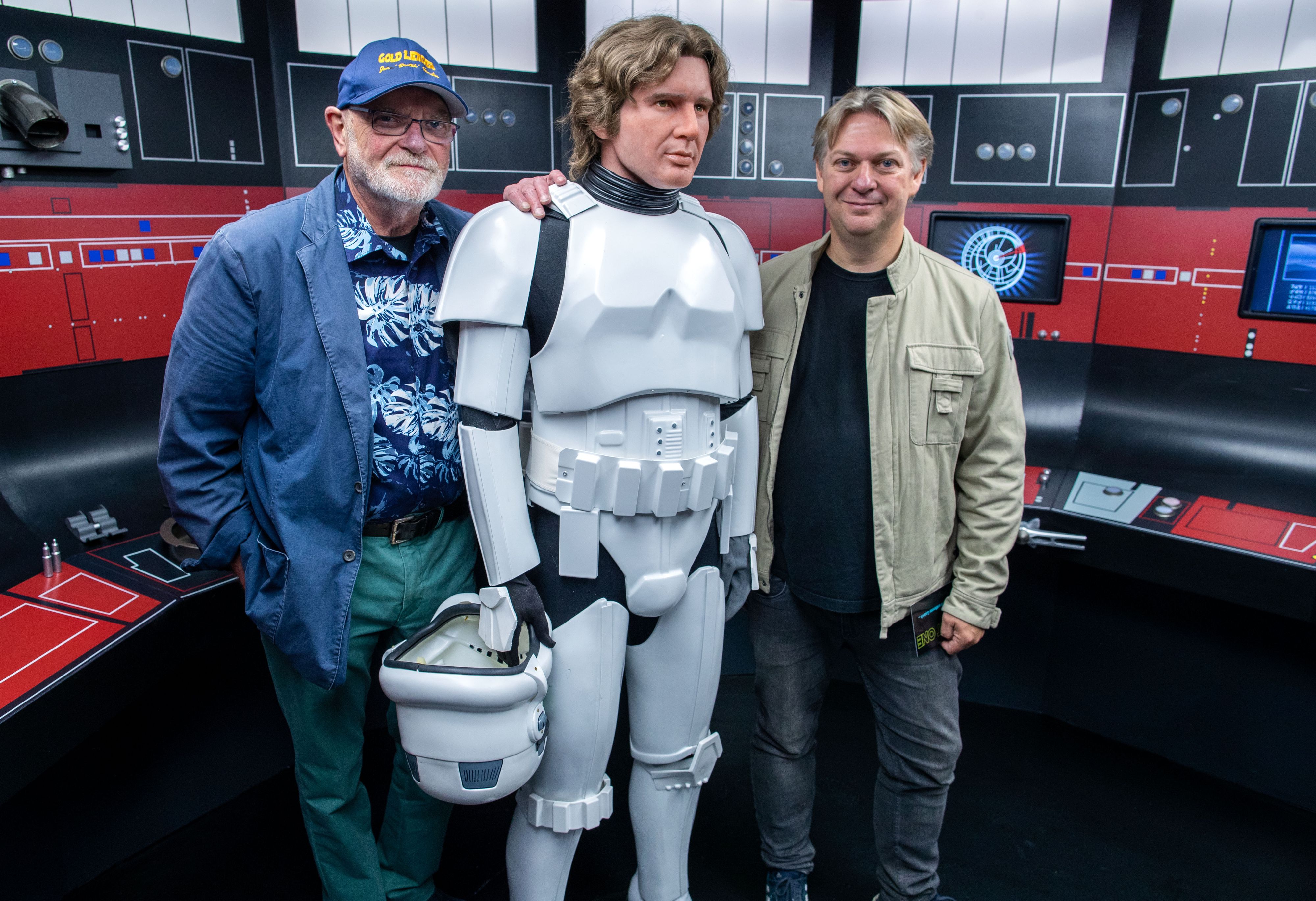 Angus MacInnes (l), der die Rolle des Jon 