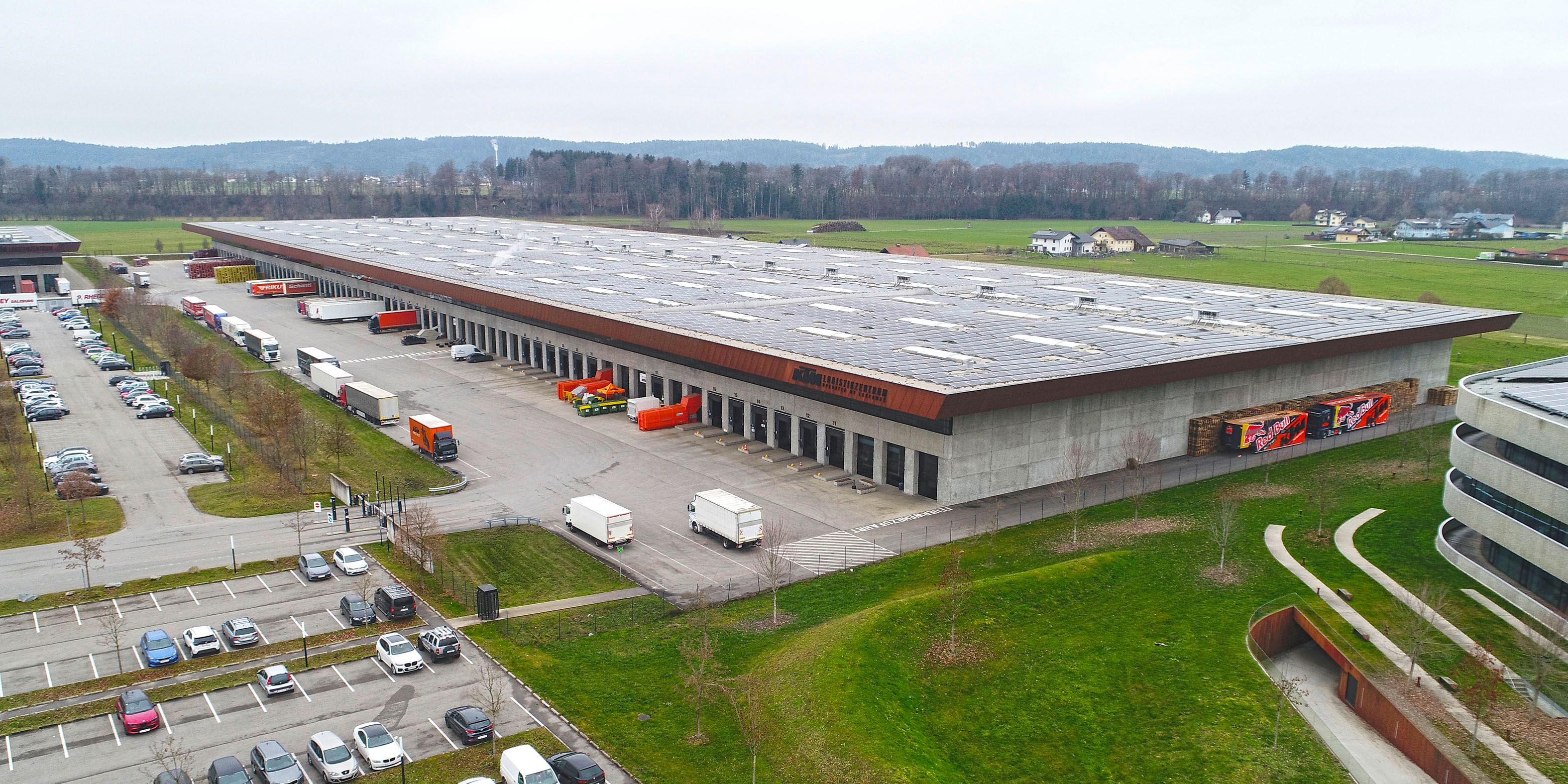Hunderte Personen sind von der KTM-Pleite betroffen. Im Bild: Logistikzentrum in Munderfing (Bez. Braunau)