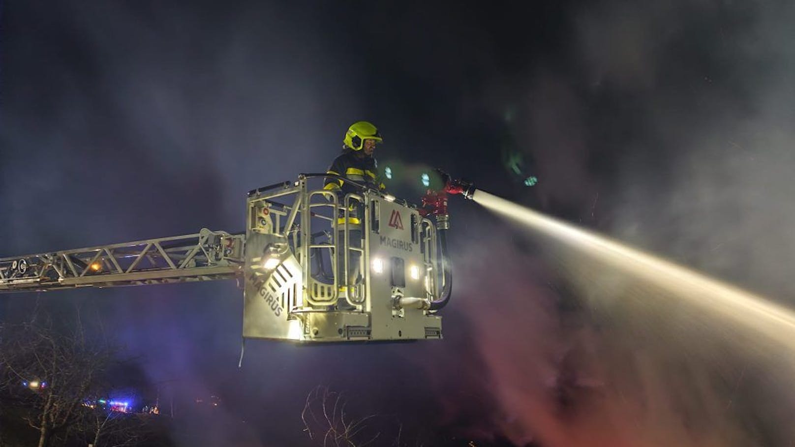 Bei dem Einsatz waren zahlreiche Feuerwehren, darunter die FF St. Georgen ob Murau, FF St. Ruprecht, FF Stadl an der Mur, FF Niederwölz, FF Predlitz, FF Murau und die FF Schöder vor Ort. 