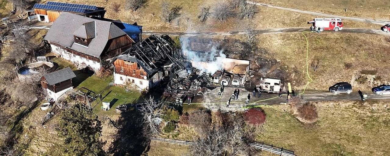 Das Haus samt Carport ist vollständig abgebrannt.