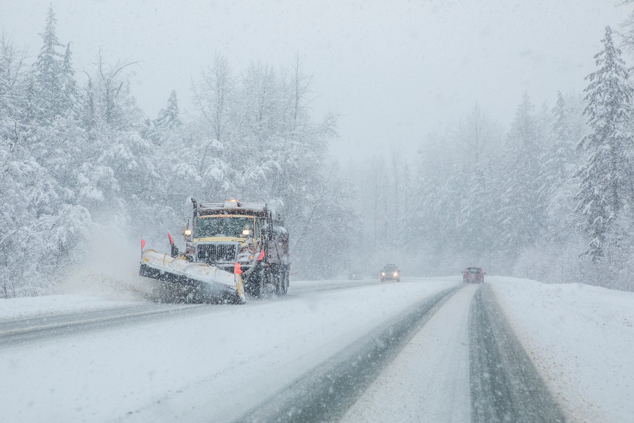 In manchen Regionen des Landes dürfte der Winterdienst in den kommenden Stunden massiv geforderrt werden. Symbolbild. 