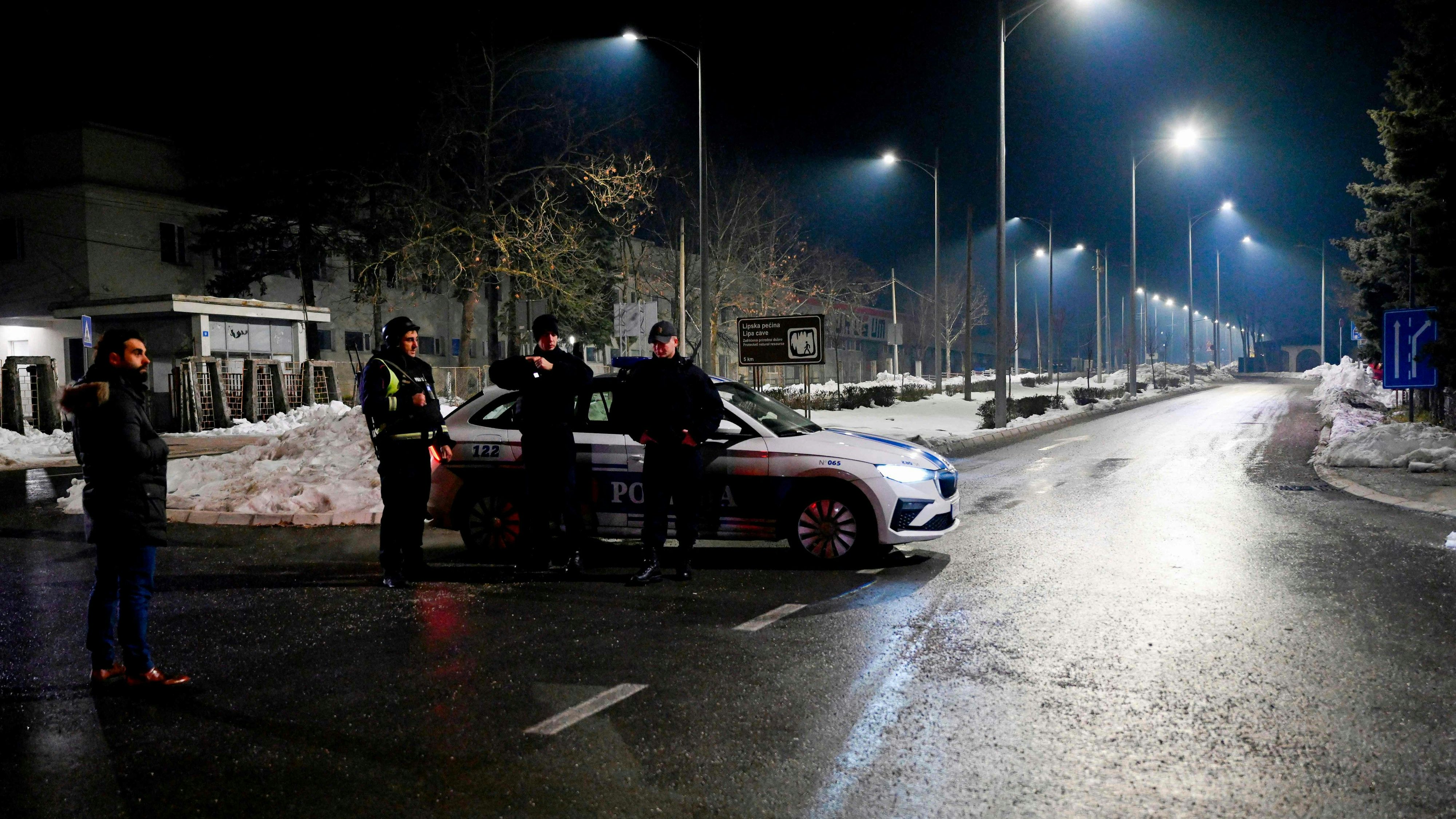 Die montenegrinische Polizei an einem der Tatorte.