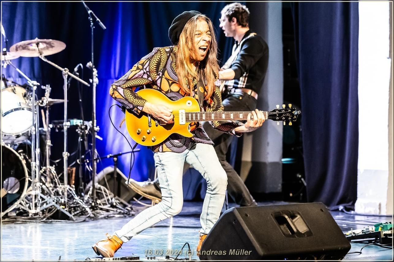 Harri Stojka spielt am 30.1. in der Wiener Szene die großen Hits des legendären US-Gitarristen Jimi Hendrix - und natürlich auch seine eigene Musik!