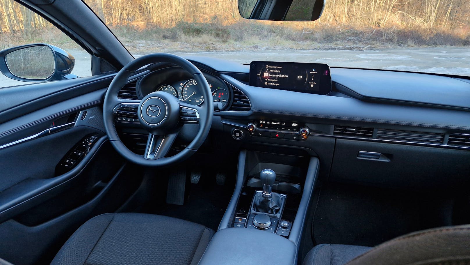 Minimalistisch und modern: das Cockpit des Mazda 3.