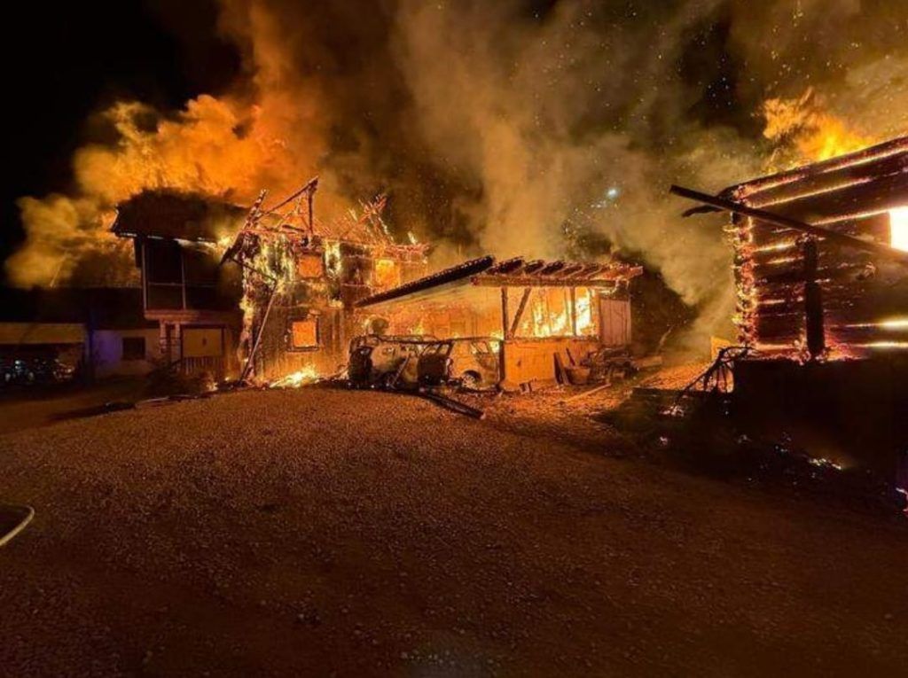 Bei dem Einsatz waren zahlreiche Feuerwehren, darunter die FF St. Georgen ob Murau, FF St. Ruprecht, FF Stadl an der Mur, FF Niederwölz, FF Predlitz, FF Murau und die FF Schöder vor Ort. 