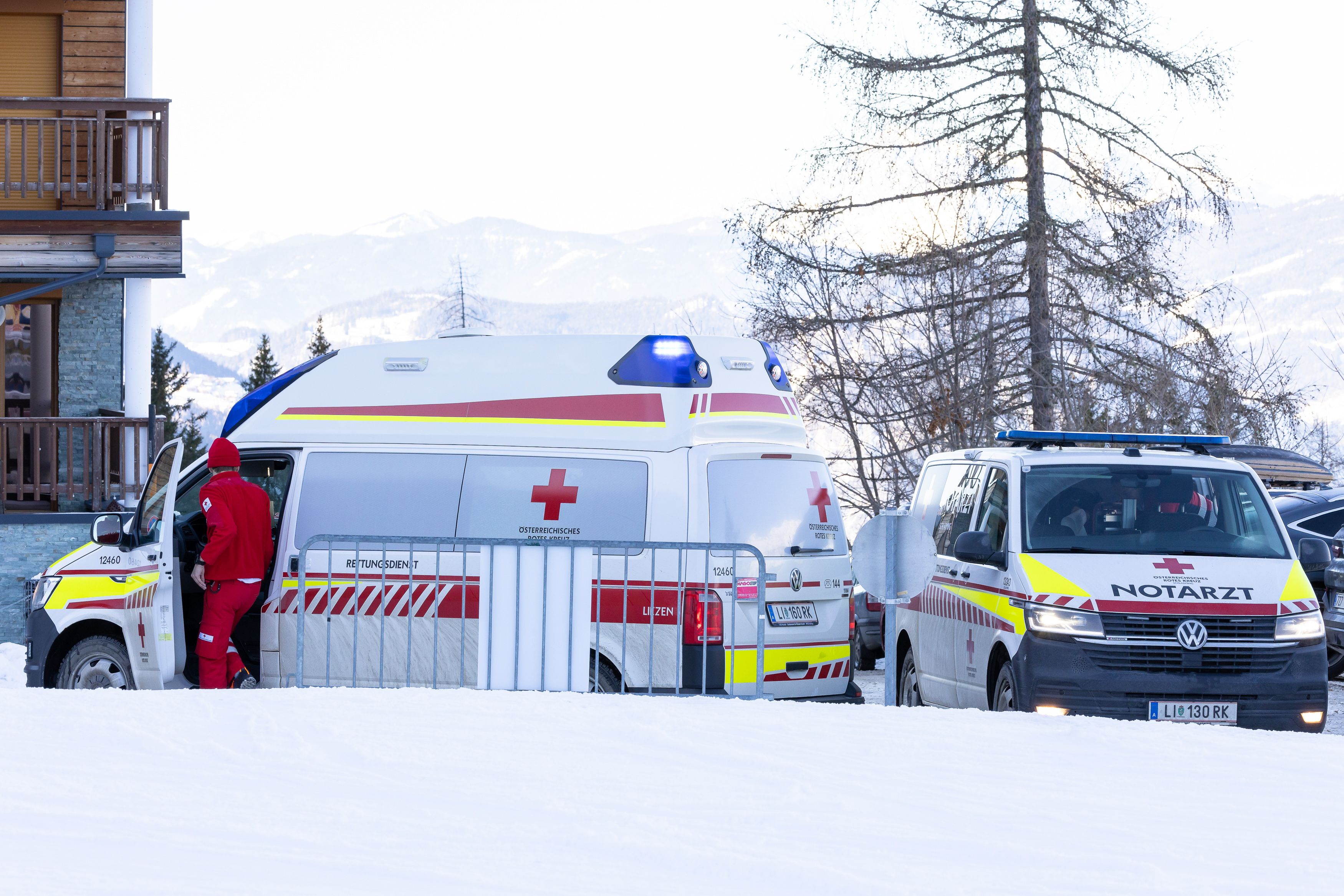 Die Kinder wurden von der Rettung ins Krankenhaus gebracht. (Symbolbild)