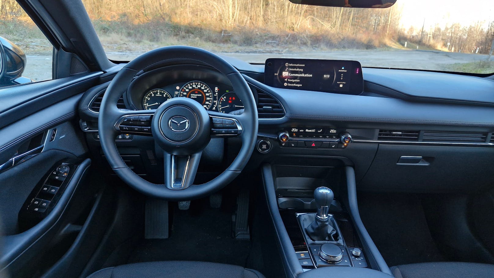 Minimalistisch und modern: das Cockpit des Mazda 3.