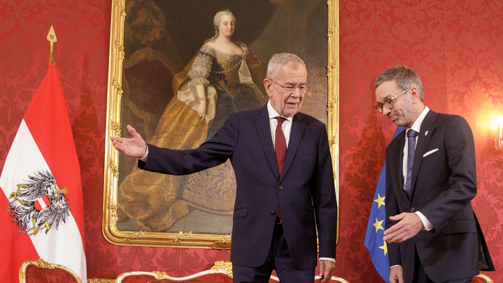 Bundespräsident Van der Bellen beim ersten Gespräch nach der Wahl mit FPÖ-Chef Herbert Kickl. Beim ersten Anlauf hat Kickl den Regierungsbildungsauftrag nicht bekommen.