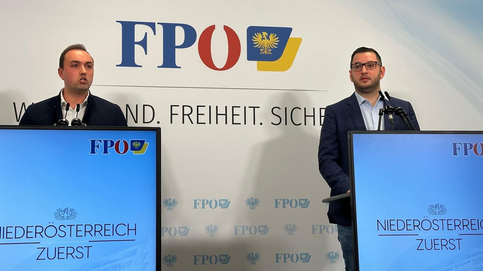 Neue Plakatwelle der FPÖ: "Das System muss weg"