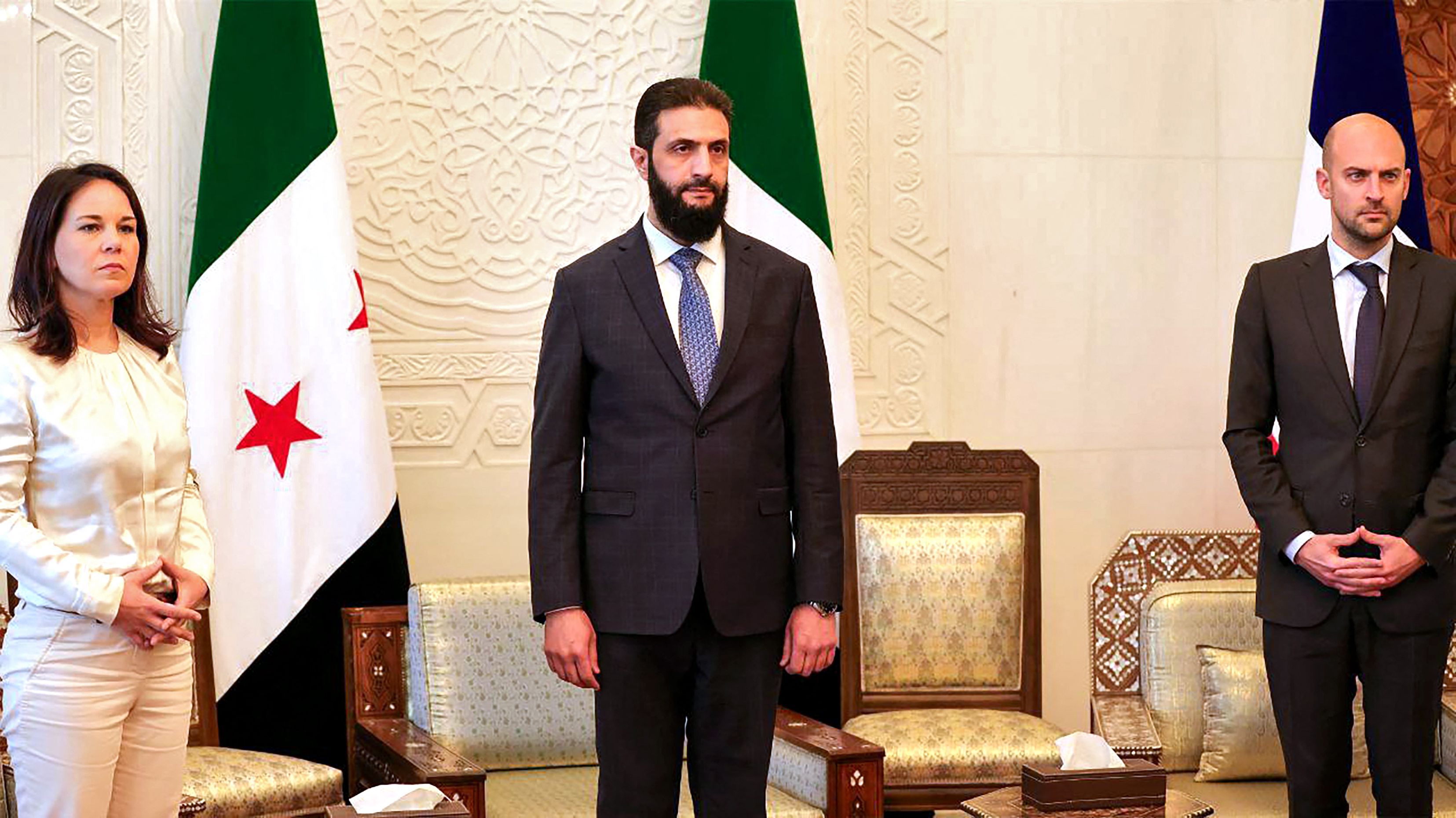 Damaskus: Außenministerin Annalena Baerbock (l) trifft sich in Syrien mit dem neuen Machthaber Ahmed al-Scharaa im Präsidentenpalast in Damaskus.