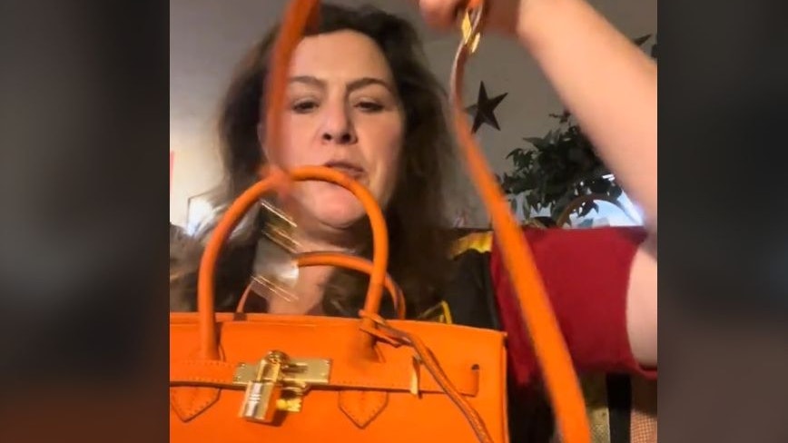 Eine Tasche, die jener von Hermès Birkin Bag ähnlich sieht, wurde von der Plattform der US-Supermarktkette Walmart verkauft