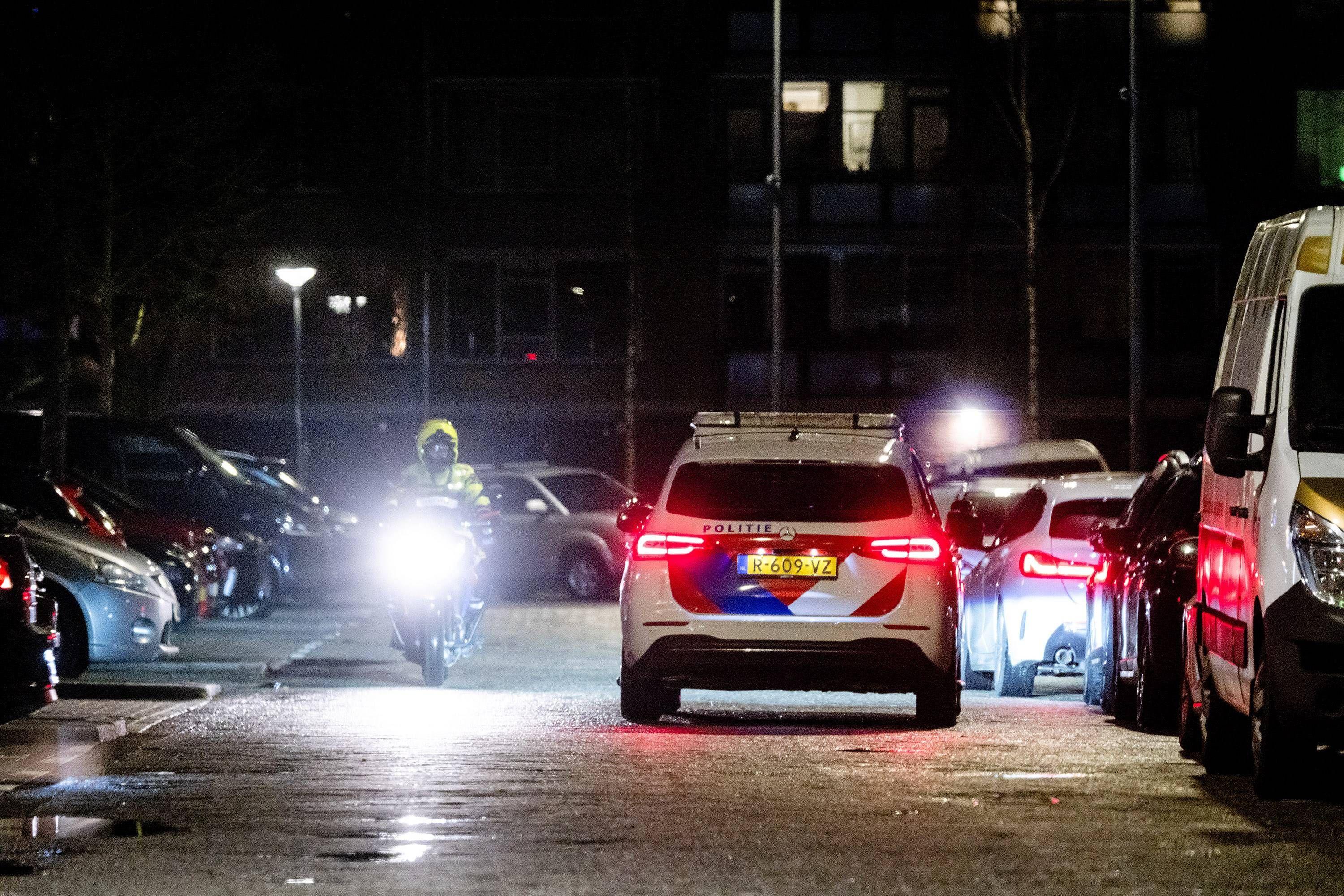 Nach den tödlichen Schüssen war die Polizei im Rotterdamer Stadtteil IJsselmonde mit einem Großaufgebot unterwegs. 
