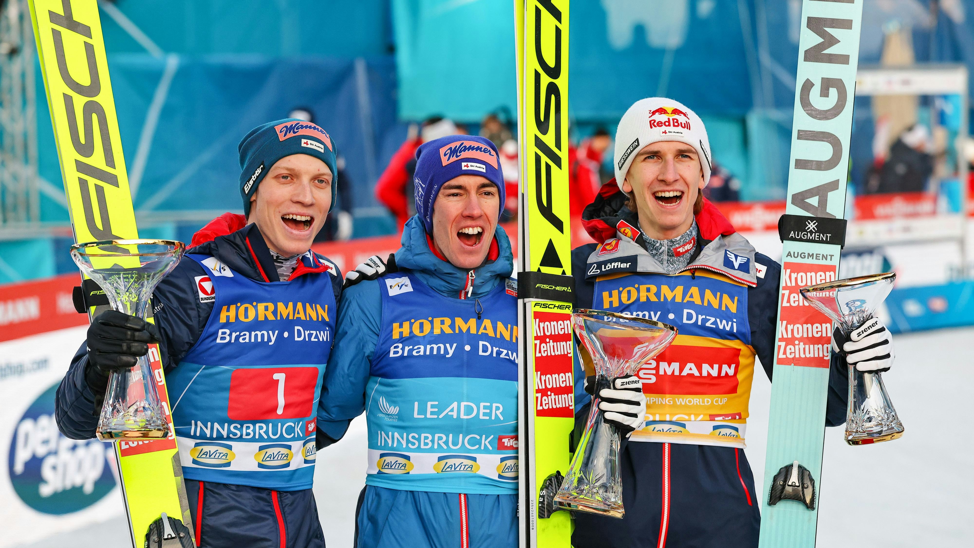 Jan Hörl, Stefan Kraft und Daniel Tschofenig strahlen um die Wette.