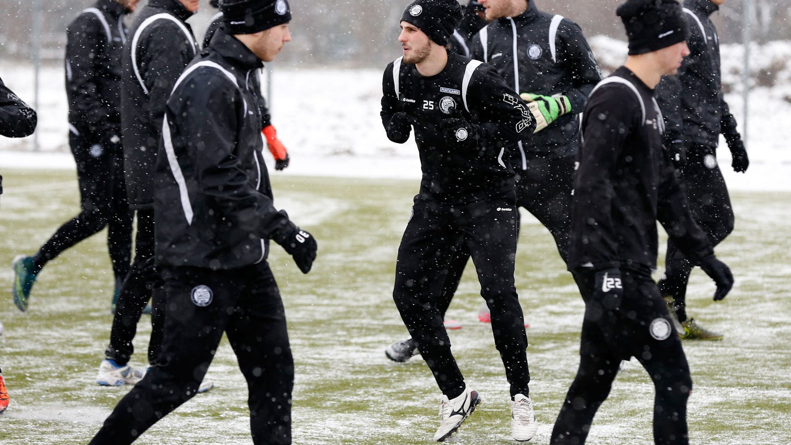 Teil des Podcasts: Verletzungsmiseren bei Kickern und Überbelastung im täglichen Training.