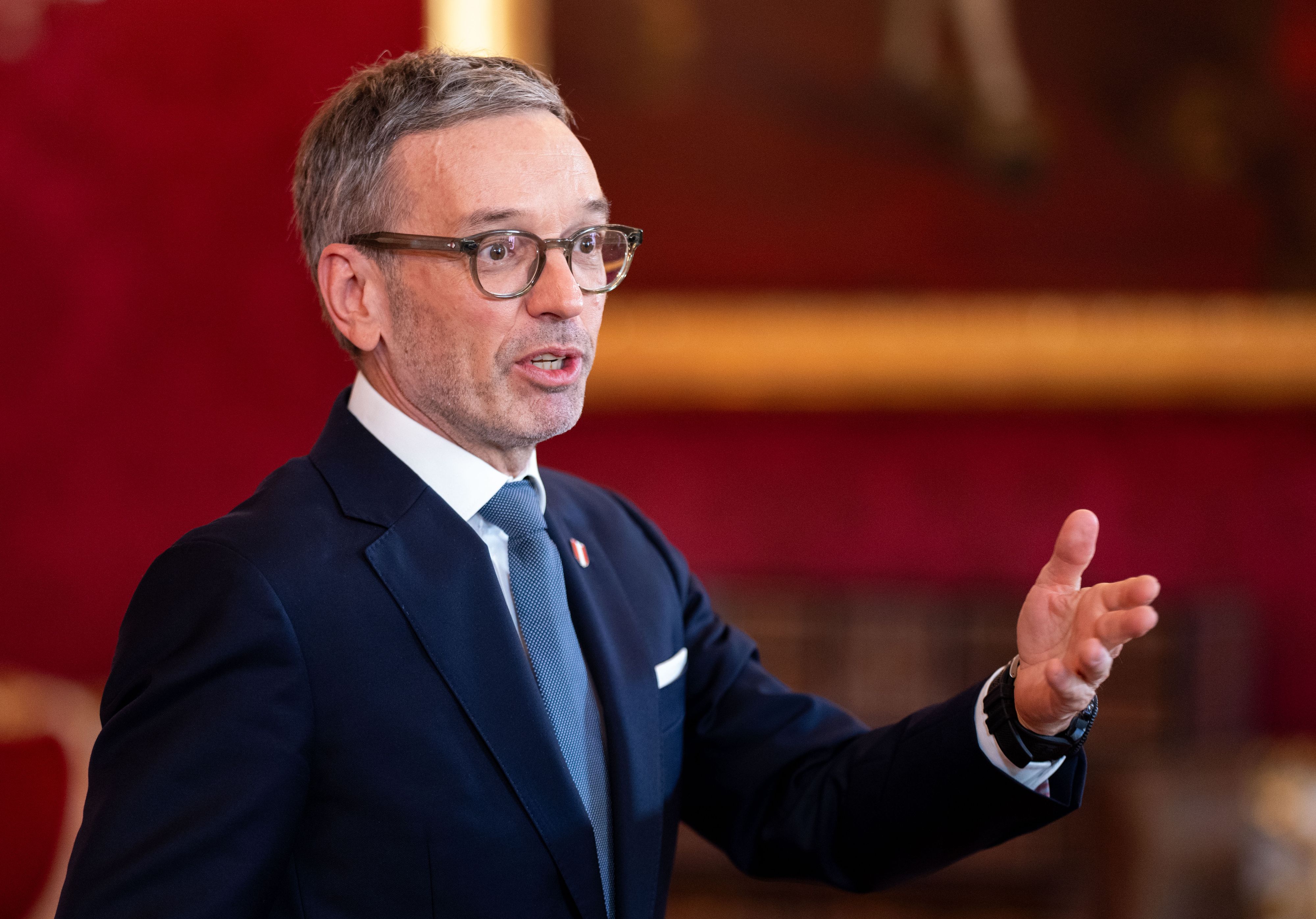 FPÖ-Chef Herbert Kickl äußert sich am Samstagabend zum Rücktritt des Kanzlers.