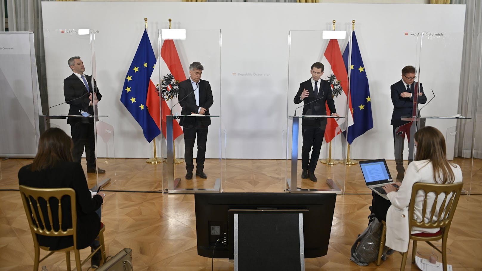 Als Teil des "virologischen Quartetts" durfte der damalige Innenminister Karl Nehammer bei kaum einer Corona-Pressekonferenz fehlen.