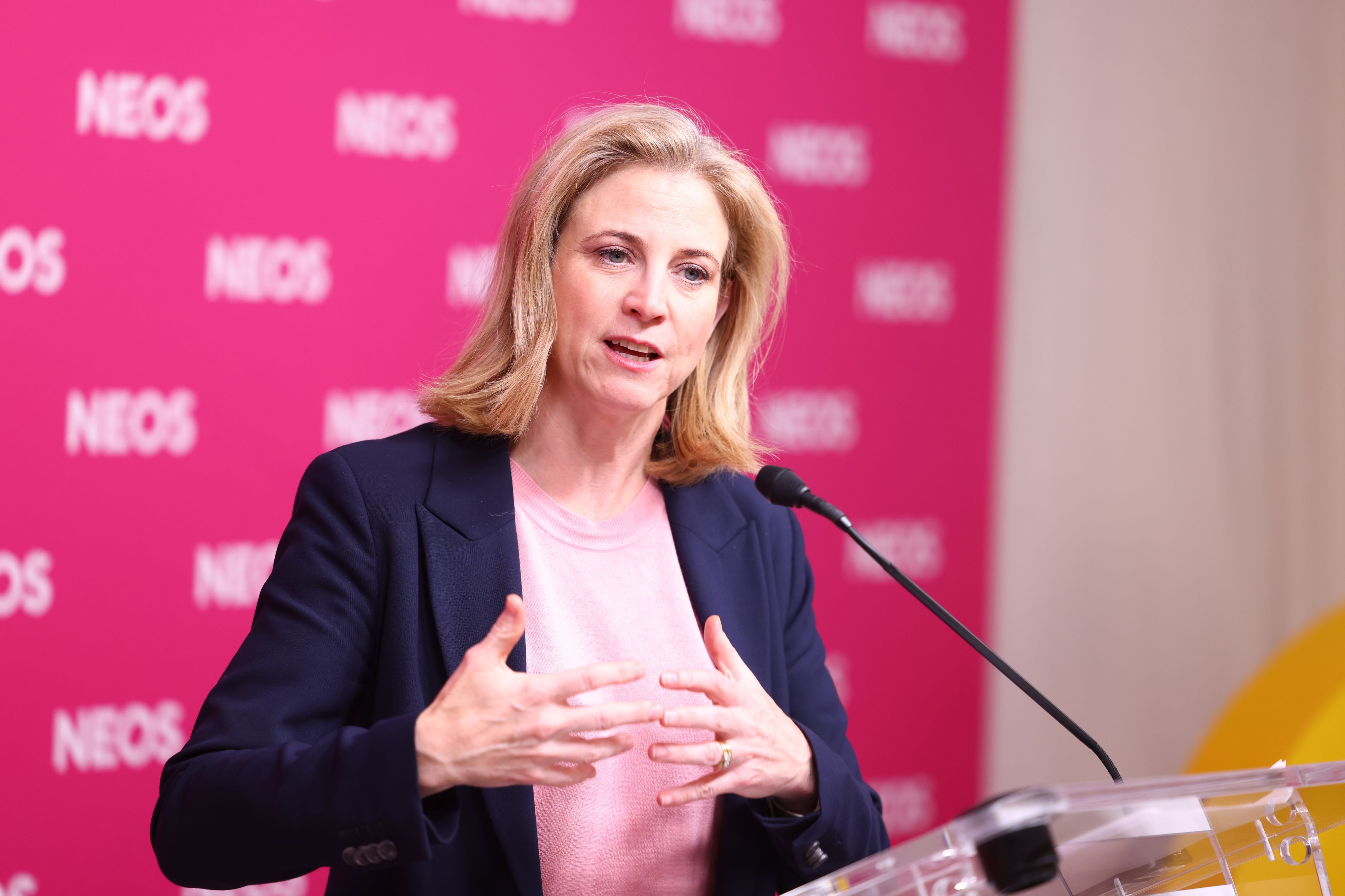 NEOS-Chefin Beate Meinl-Reisinger erklärte am Freitagvormittag den Ausstieg der Pinken aus den Koalitionsverhandlungen mit ÖVP und SPÖ. 