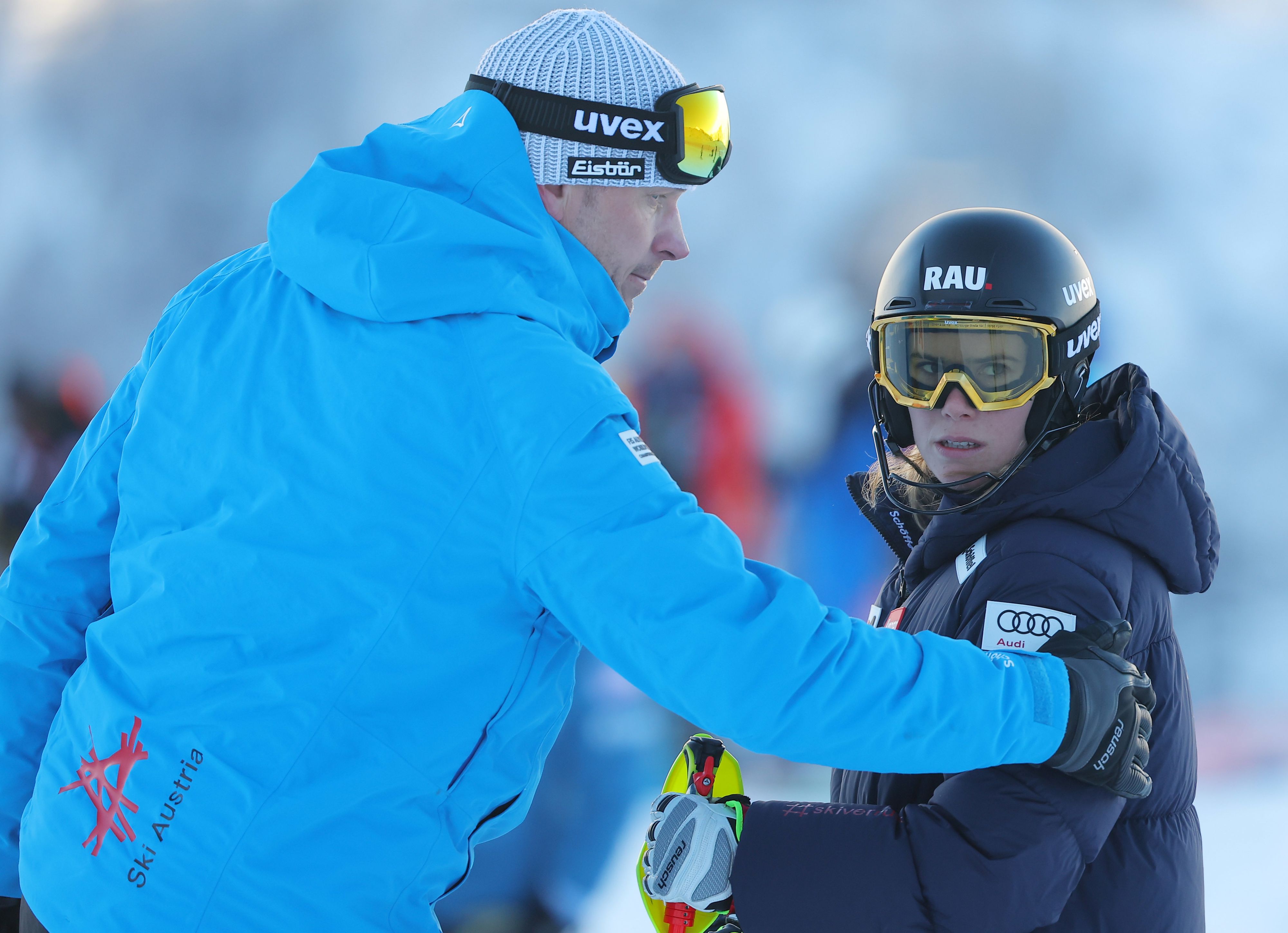 ÖSV-Frauen-Cheftrainer Roland Assinger und Katharina Liensberger. 