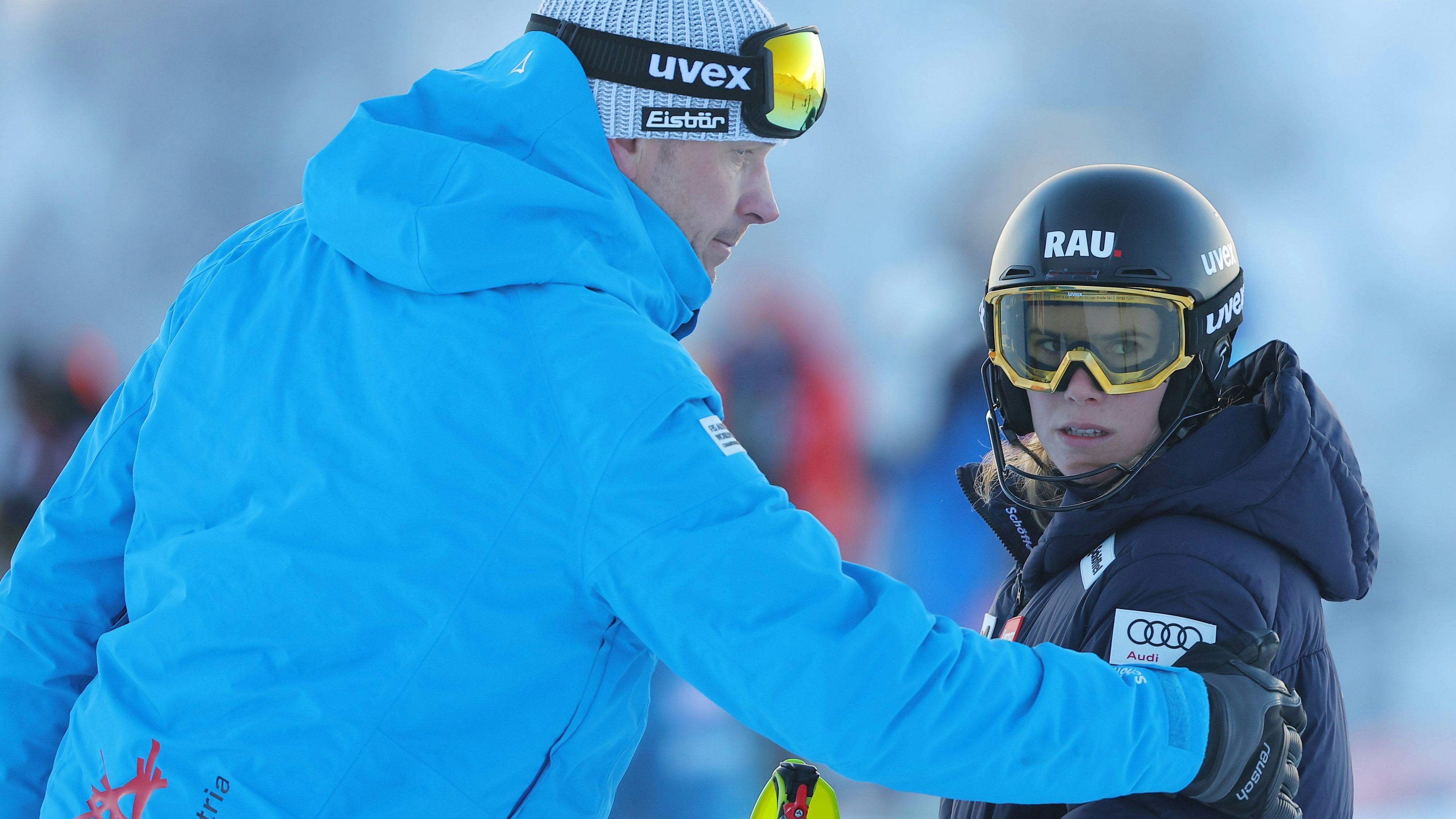 ÖSV-Frauen-Cheftrainer Roland Assinger und Katharina Liensberger. 