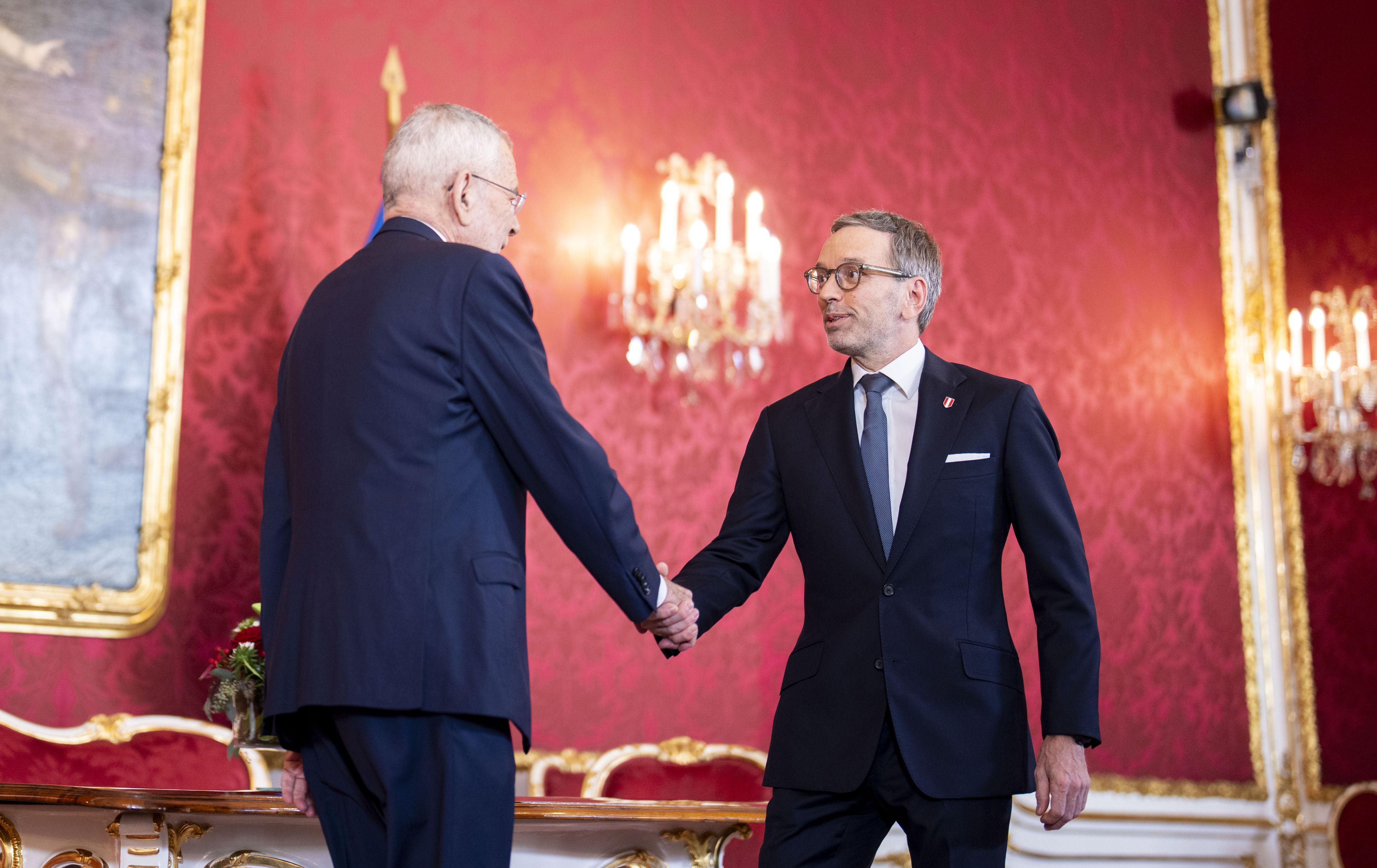 Am Montagvormittag kommt es in der Hofburg zu einem richtungsweisenden Treffen zwischen Bundespräsident Alexander Van der Bellen und FPÖ-Chef Herbert Kickl.