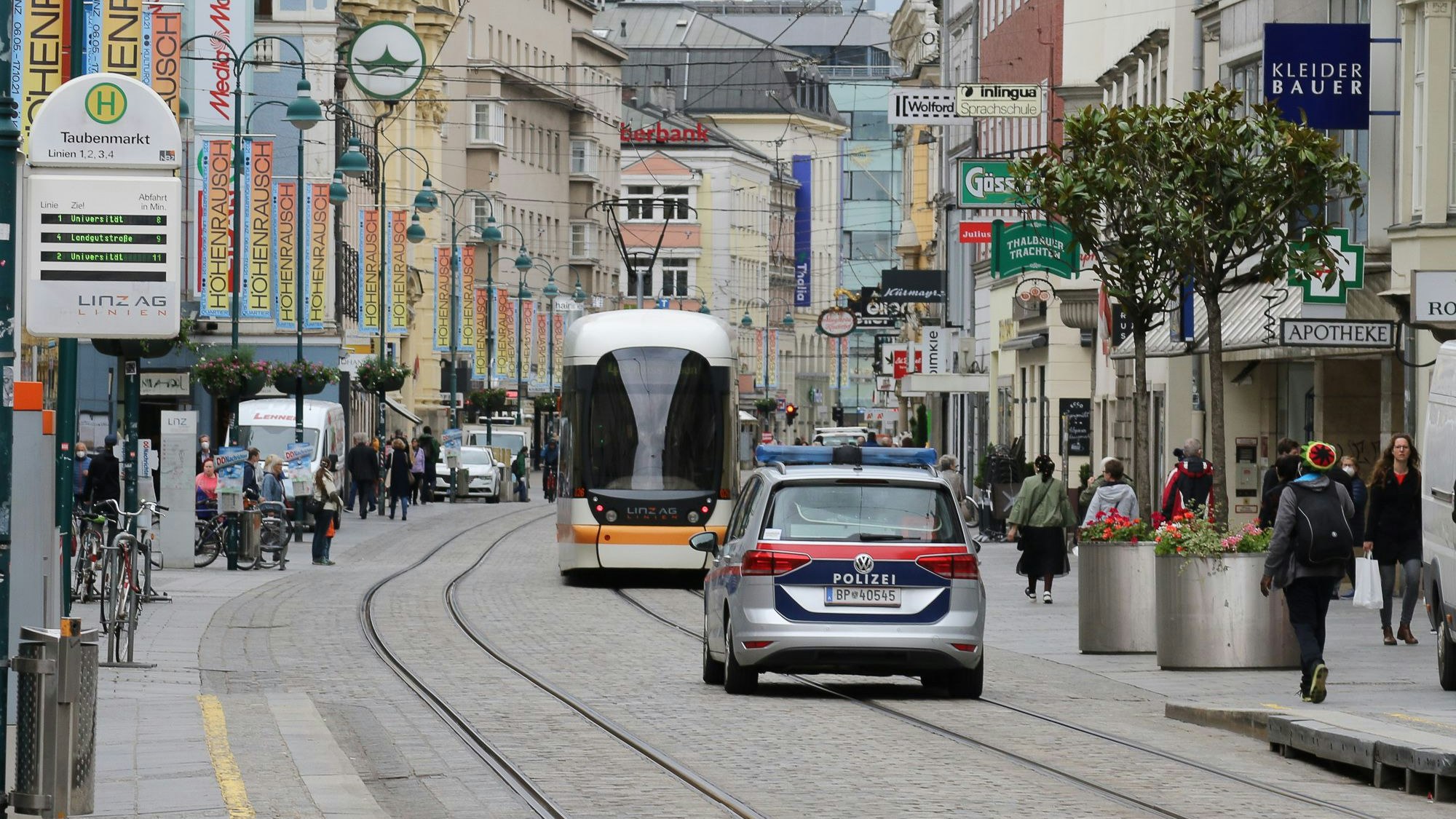 In der Linzer Innenstadt kam es in der Nacht auf Sonntag zu einer blutigen Messer-Attacke. (Symbolbild)