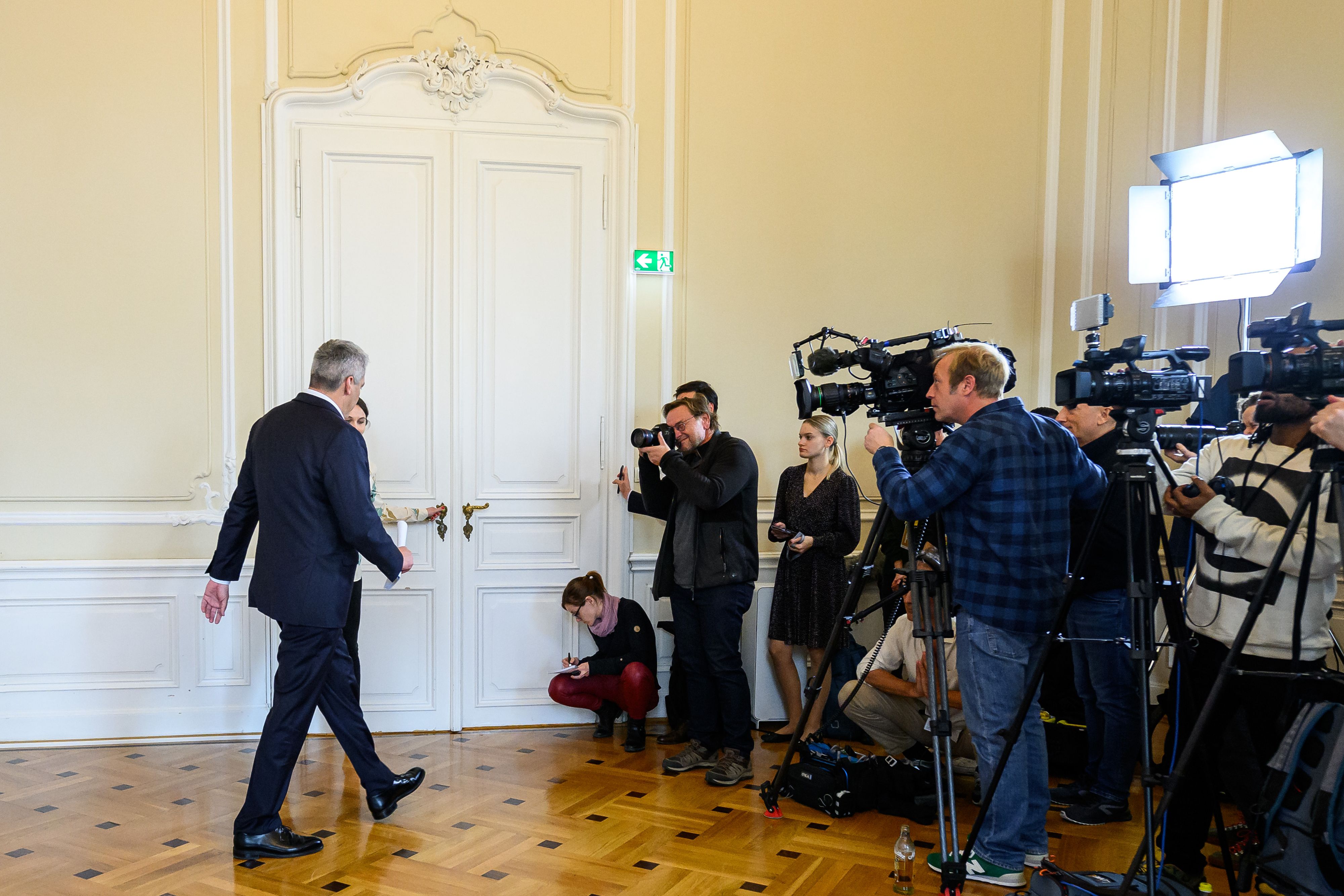 Karl Nehammer wird in den nächsten Tagen das Kanzleramt offiziell verlassen.