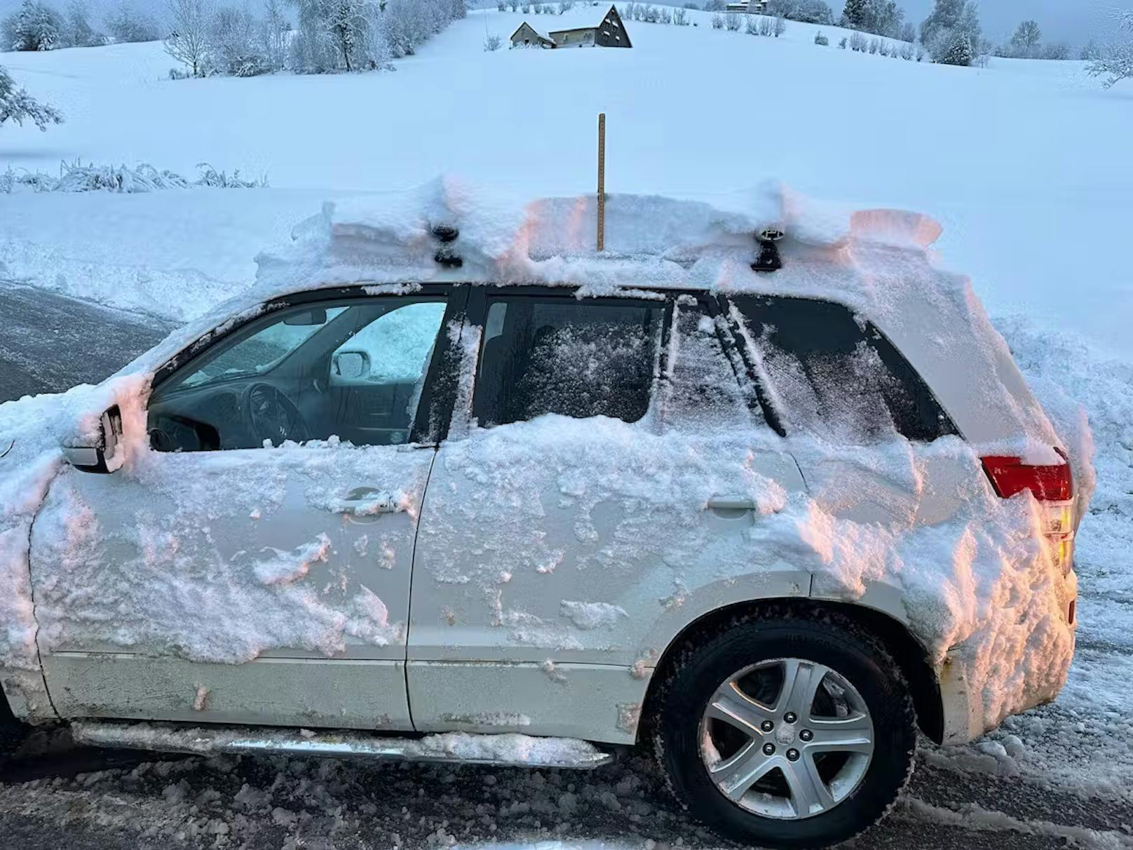 Mit dieser Schneedecke auf dem Dach wurde ein Lenker in Appenzell Ausserrhoden erwischt.