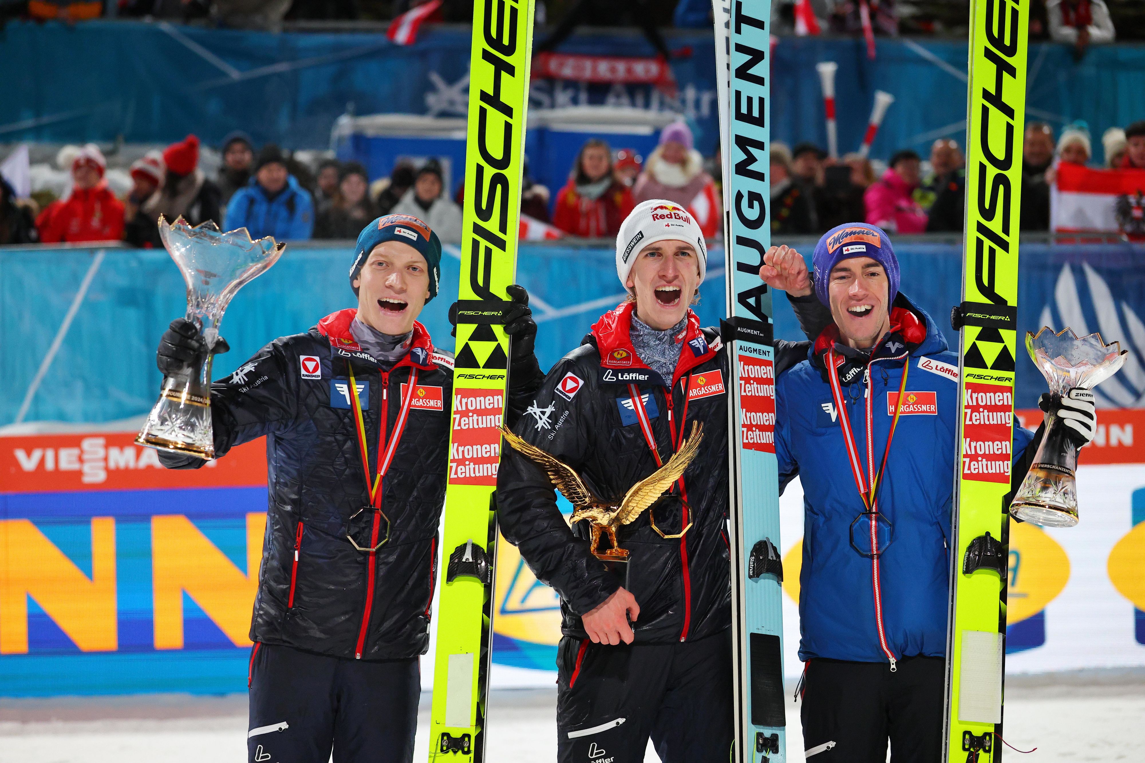 Tournee-Held Tschofenig (Mi.) mit Hörl (l.). Kraft (r.): 