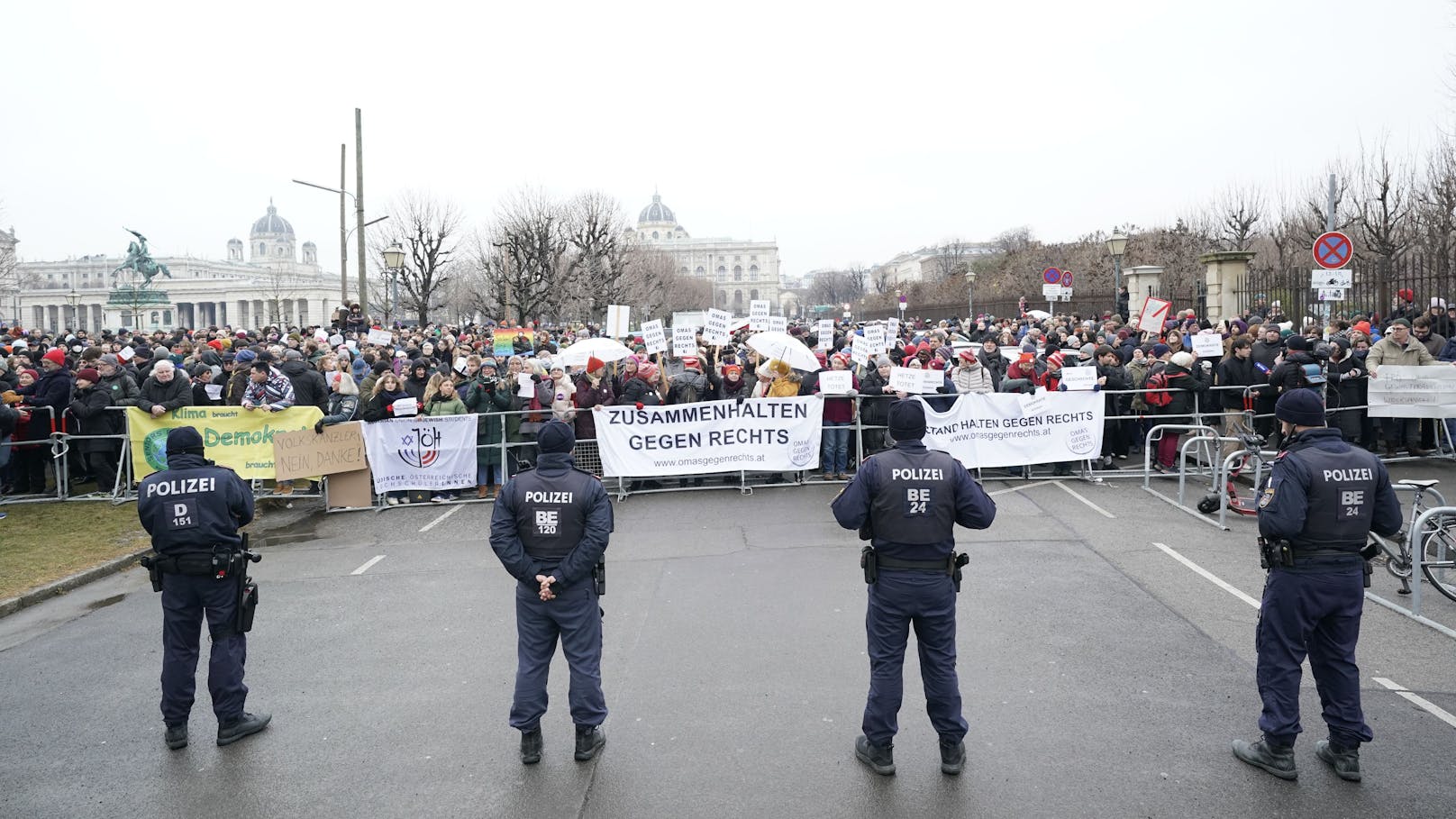 "Wir wollen ein starkes Zeichen gegen die geplante Rechtsaußenregierung setzen", kündigten die Jüdischen Hochschüler auf X an.