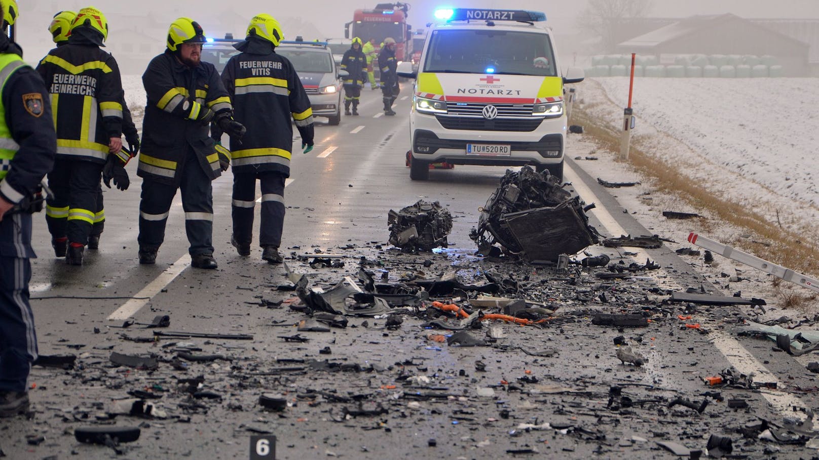 Schwerer Unfall fordert zwei Todesopfer in NÖ