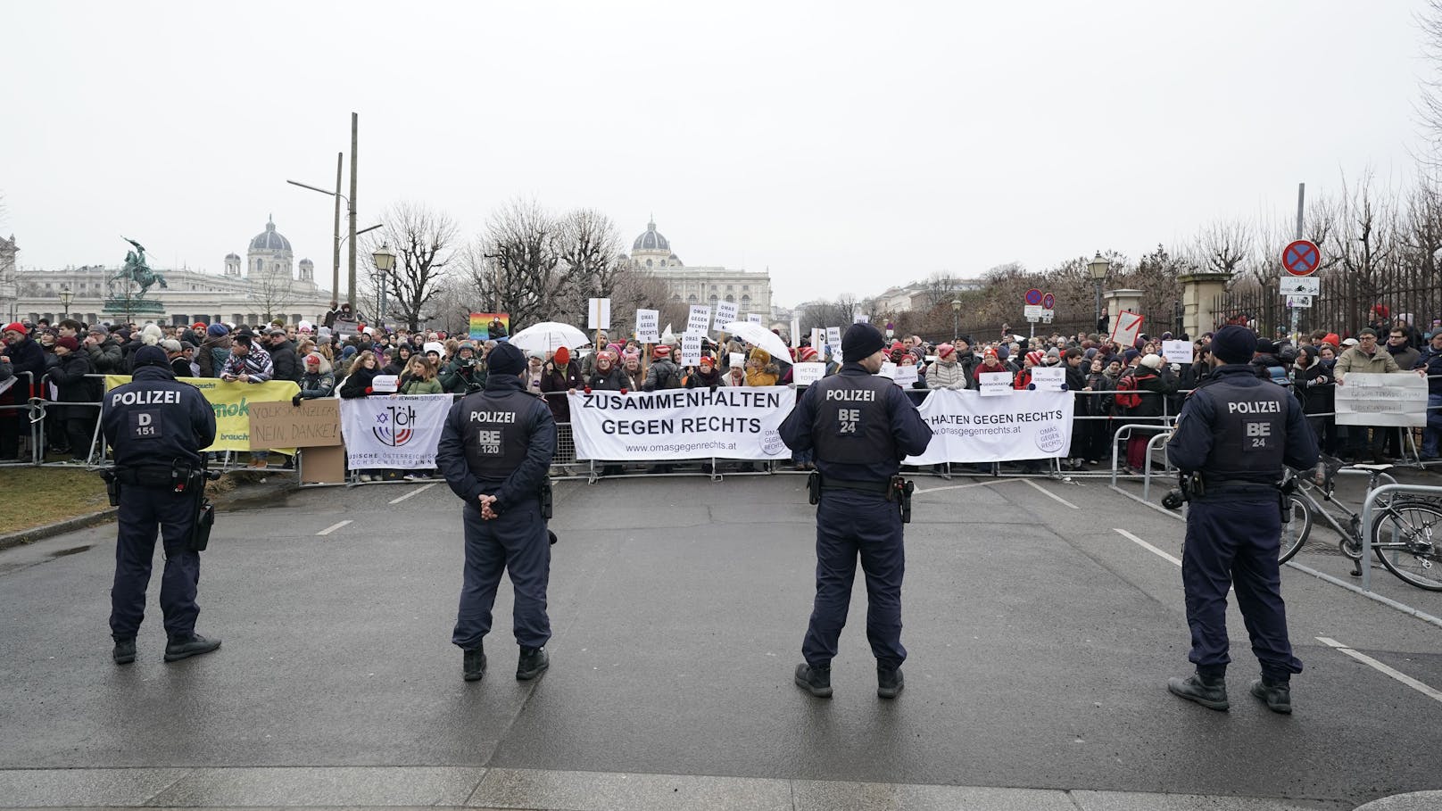 "VdB, schmeiß ihn raus" – Anti-Kickl-Demo eskaliert