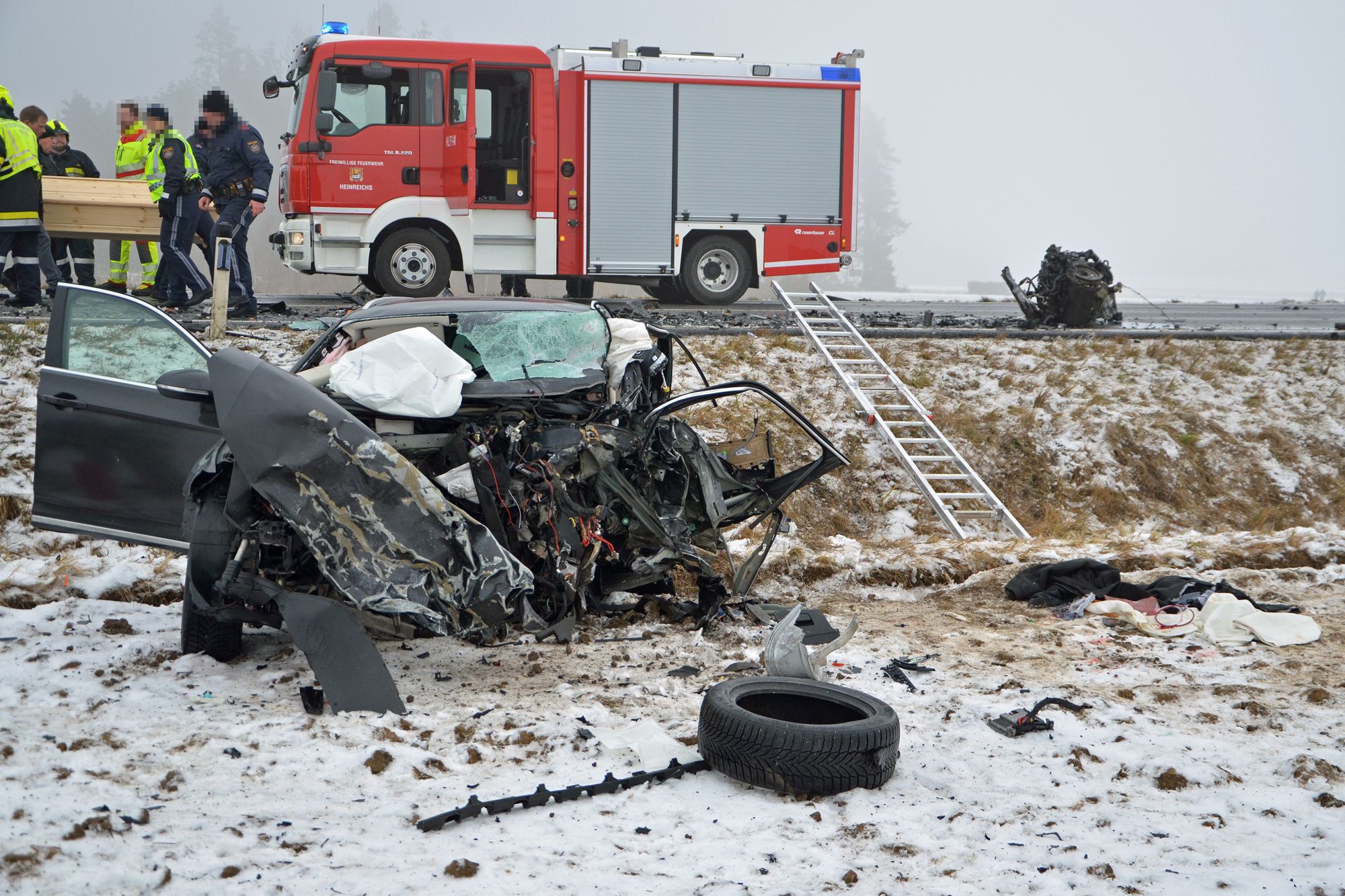 Schwerer Unfall fordert zwei Todesopfer in NÖ