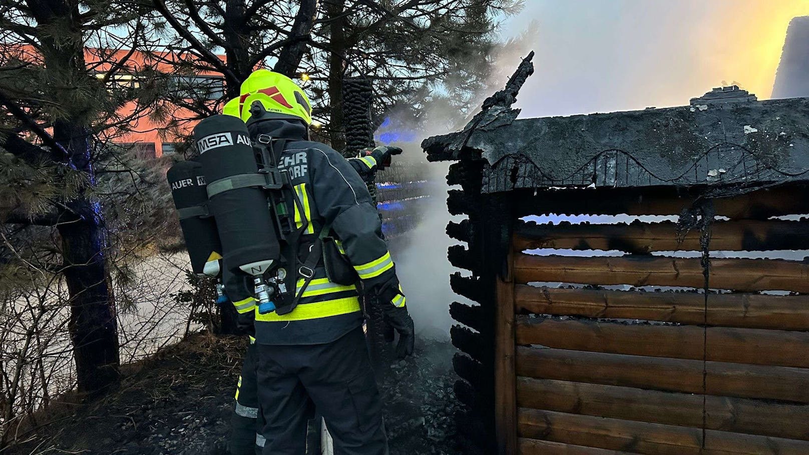 Gegen 7.15 Uhr musste die Feuerwehr zu dem Brand ausrücken. Die 