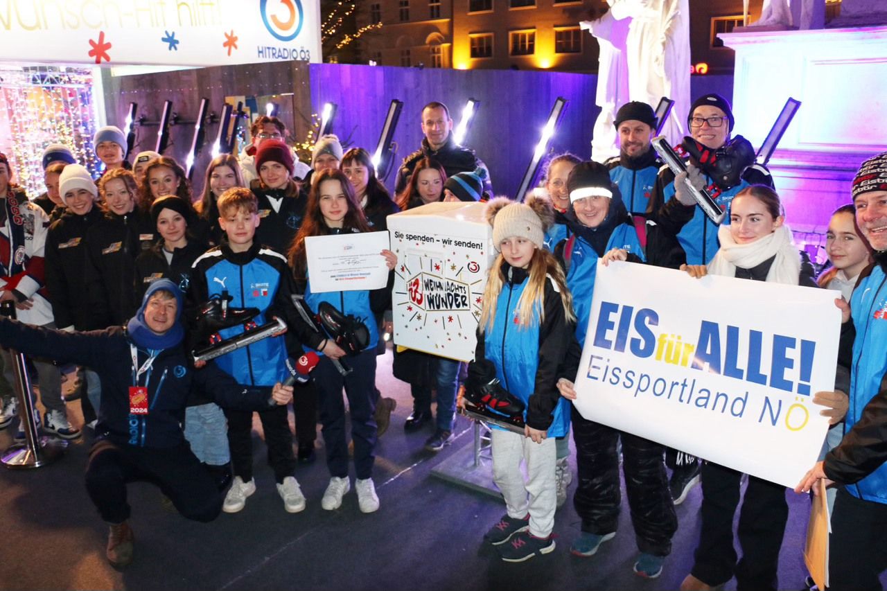 Nach dem Auftritt beim Ö3-Weihnachtswunder in Wr. Neustadt gratulierten viele Menschen den Sportlern zu ihrem Engagement.