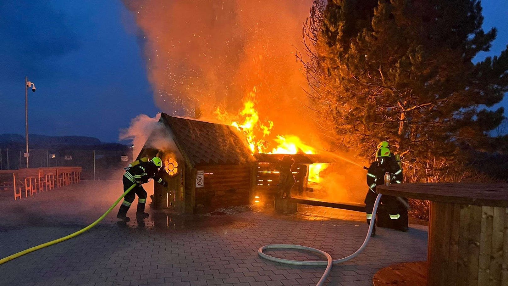 Gegen 7.15 Uhr musste die Feuerwehr zu dem Brand ausrücken. Die 