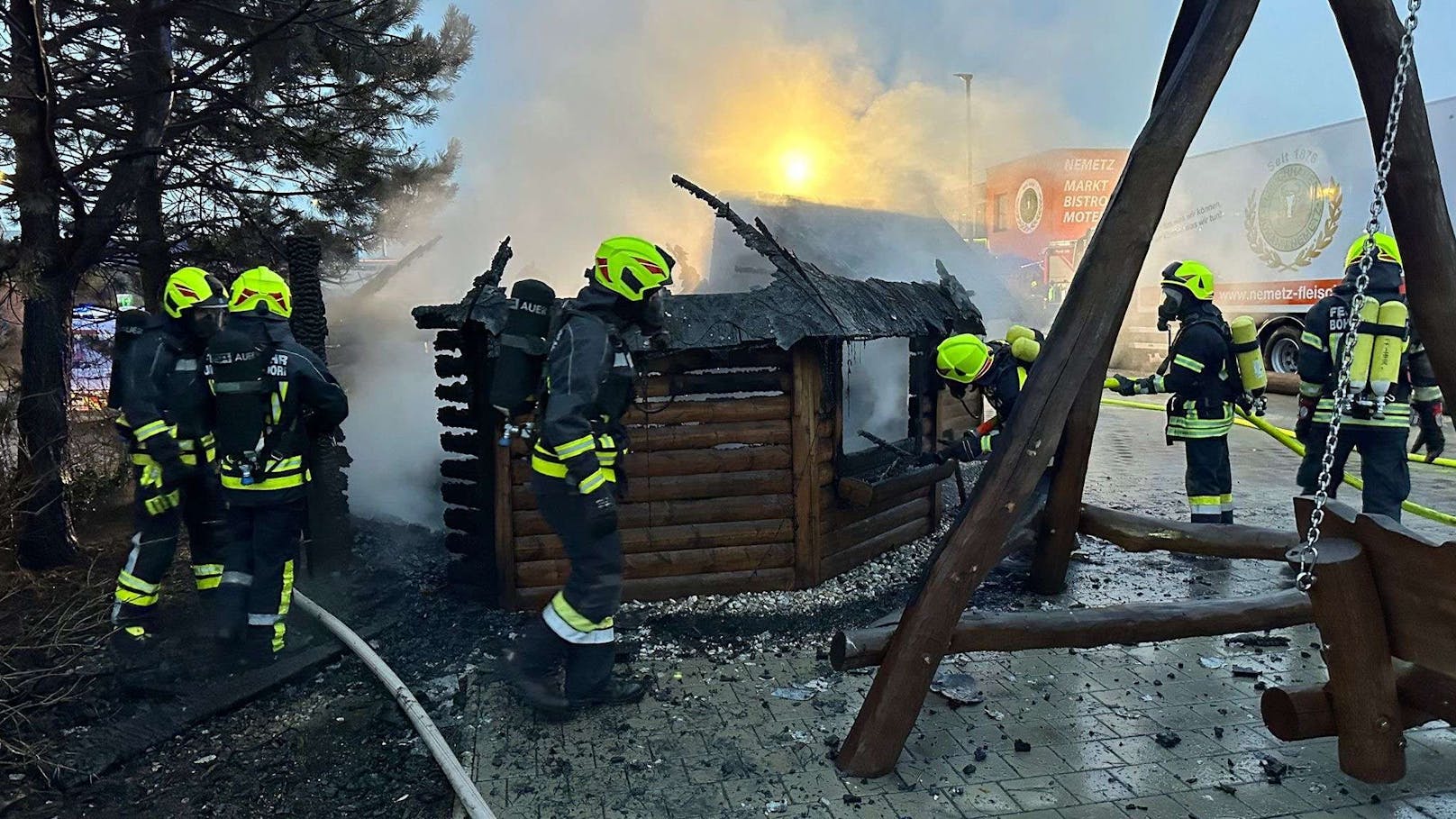 Gegen 7.15 Uhr musste die Feuerwehr zu dem Brand ausrücken. Die 