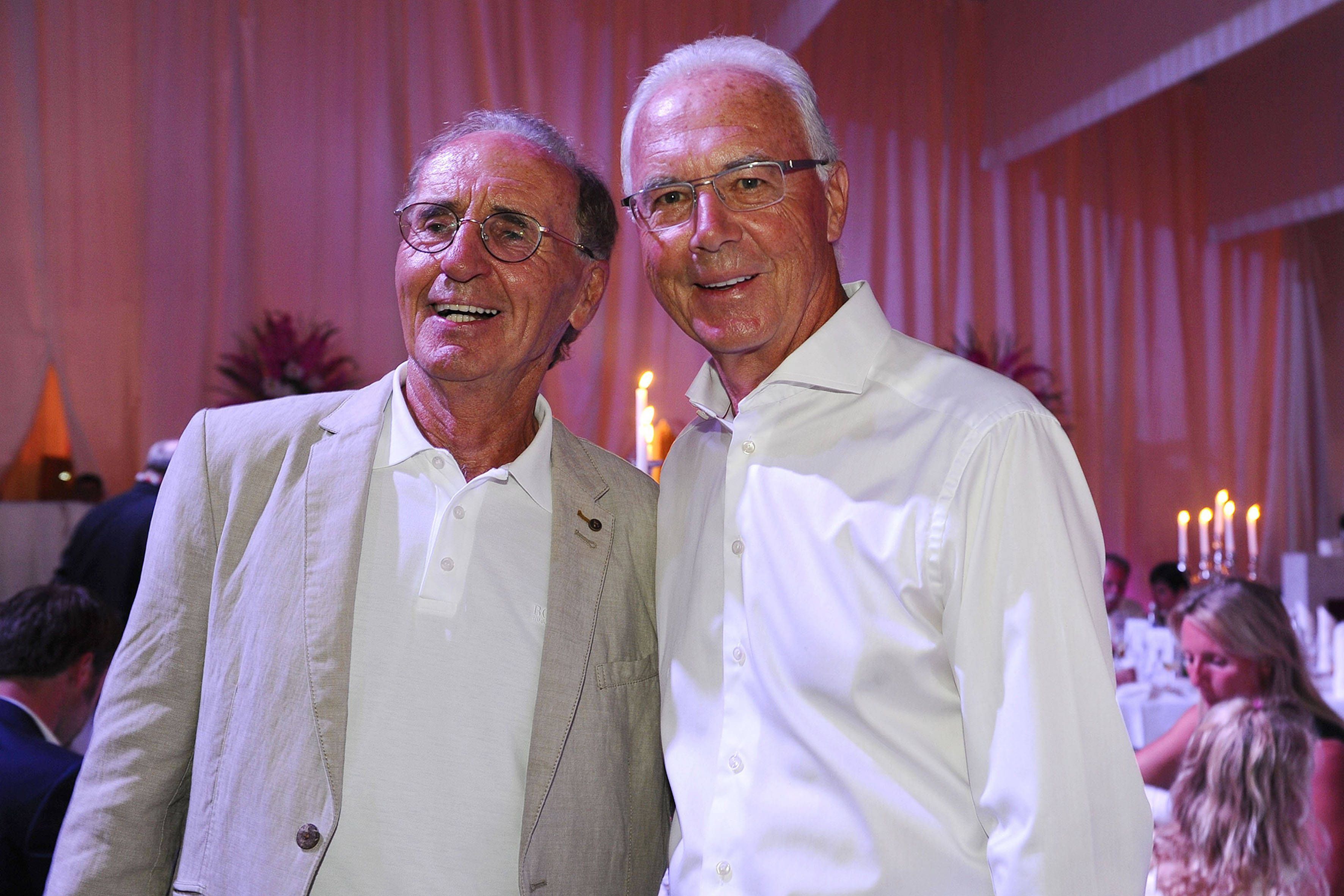 Walter Beckenbauer mit seinem Bruder Franz.