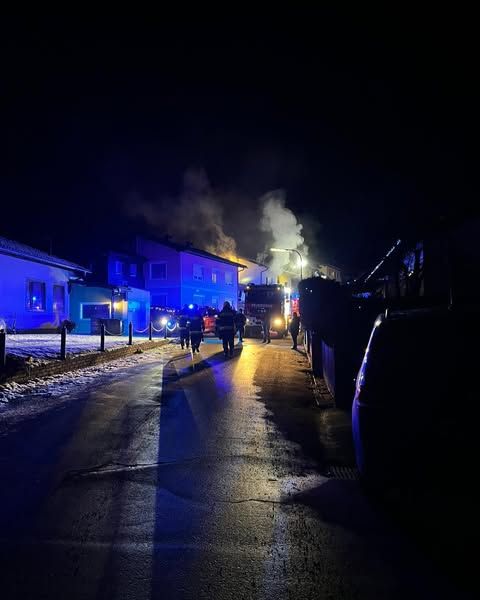 Fünf Feuerwehren standen im Einsatz, um den Brand zu bekämpfen.