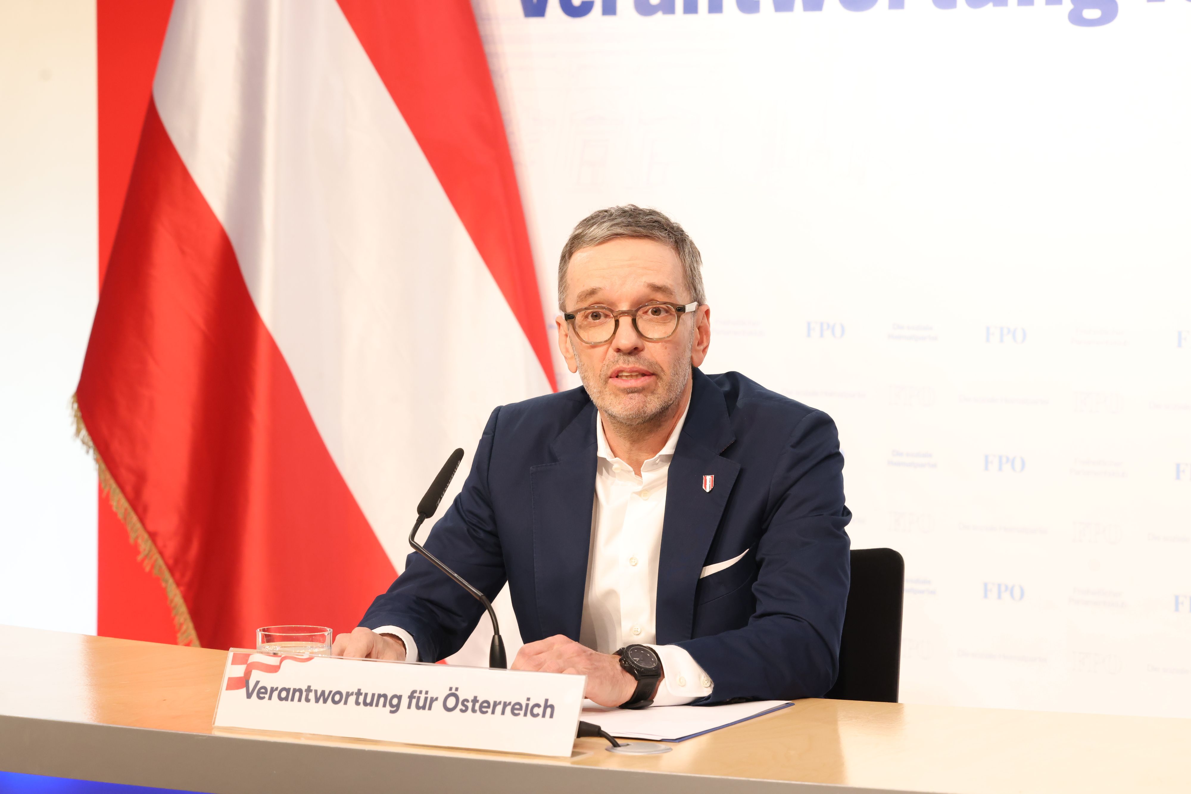 Es sei keine Zeit für Neuwahlen, so FPÖ-Chef Herbert Kickl, der sich diese als letztes Mittel aber offenhält.