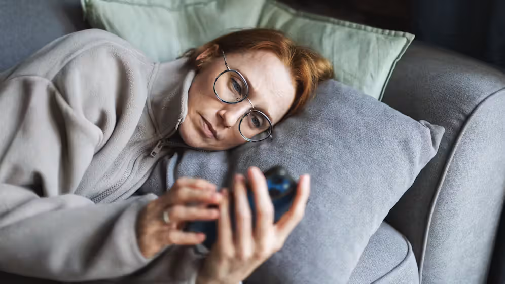Studien zeigen, dass exzessive Smartphone- und Social-Media-Nutzung die geistige Gesundheit und Hirnstruktur negativ beeinflussen kann.