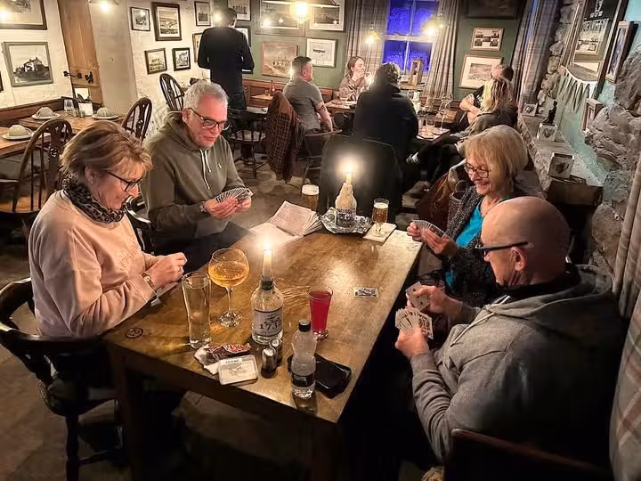 Sehen nicht unglücklich aus: Die eingeschneiten Gäste des «Tann Hill Inn» im englischen North Yorkshire.