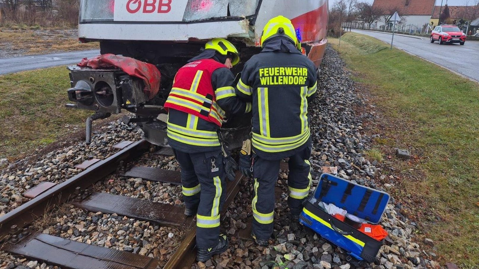 Lkw gegen Zug – schwerer Crash in Niederösterreich﻿