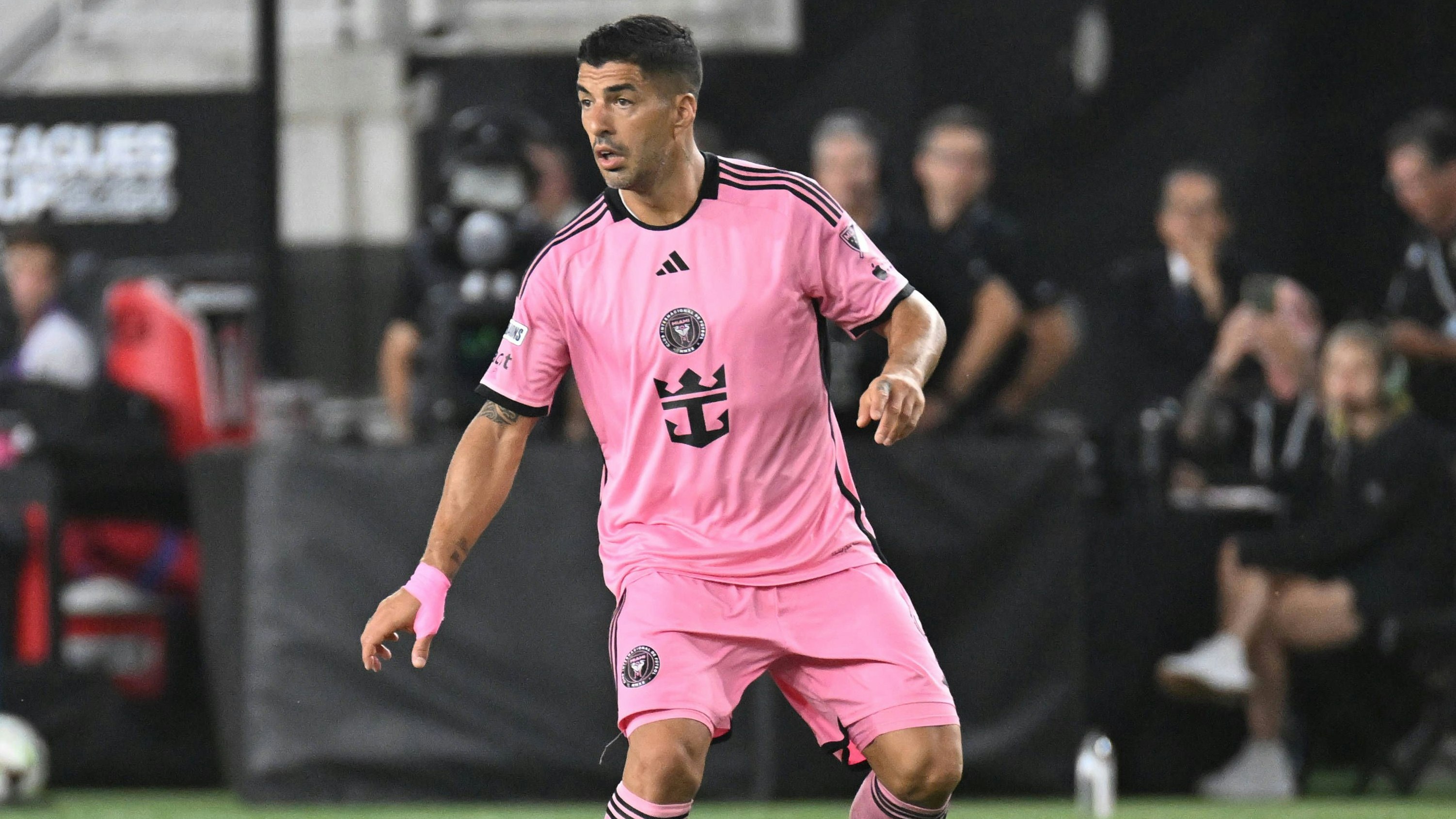 Leagues Cup Soccer 2024: Inter Miami CF vs Columbus Crew AUG 13 August 13, 2024: Inter Miami CF forward Luis Suarez 9 handles the ball against the Columbus Crew in the Leagues Cup in Columbus, Ohio. Brent Clark/Cal Media/Sipa USA Credit Image: Brent Clark/Cal Sport Media/Sipa USA Columbus Ohio Staduim Oh USA NOxUSExINxGERMANY PUBLICATIONxINxALGxARGxAUTxBRNxBRAxCANxCHIxCHNxCOLxECUxEGYxGRExINDxIRIxIRQxISRxJORxKUWxLIBxLBAxMLTxMEXxMARxOMAxPERxQATxKSAxSUIxSYRxTUNxTURxUAExUKxVENxYEMxONLY Copyright: xCalxSportxMediax Editorial use only