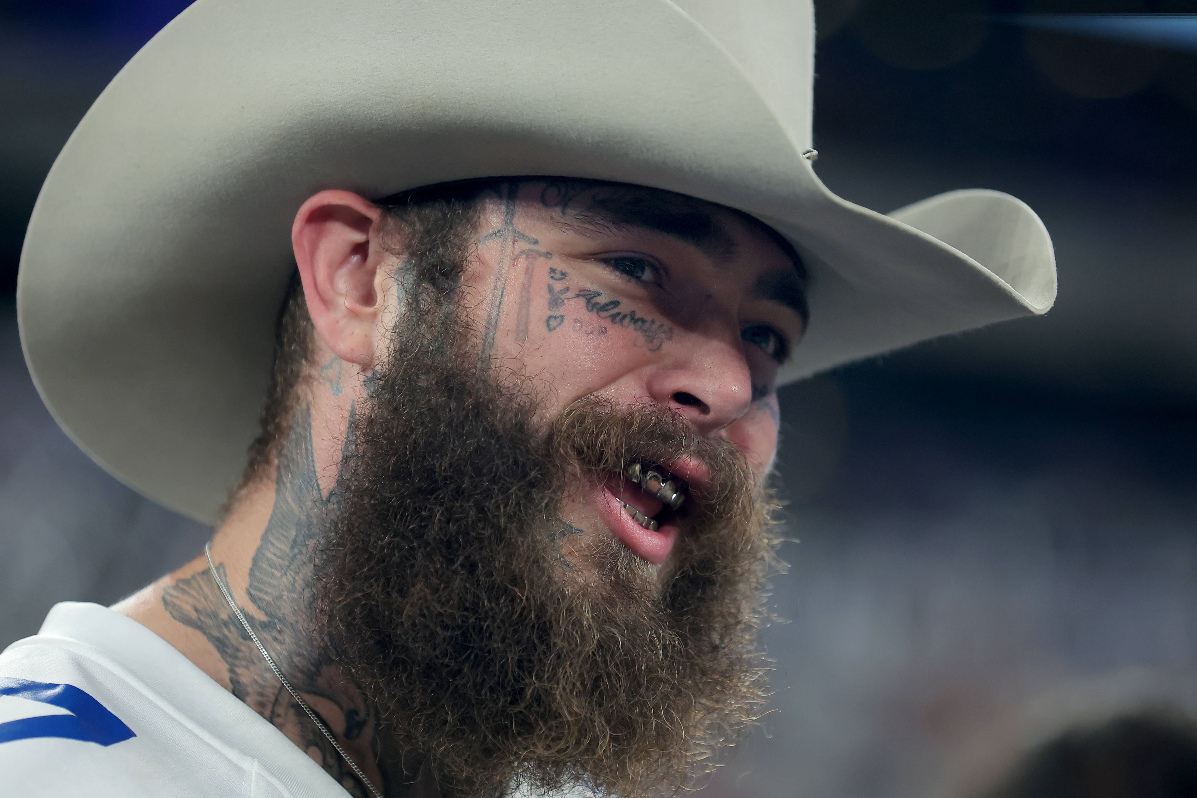 <strong>Post Malone</strong> beim NFL-Duell der Dallas Cowboys und New York Giants, 2024.