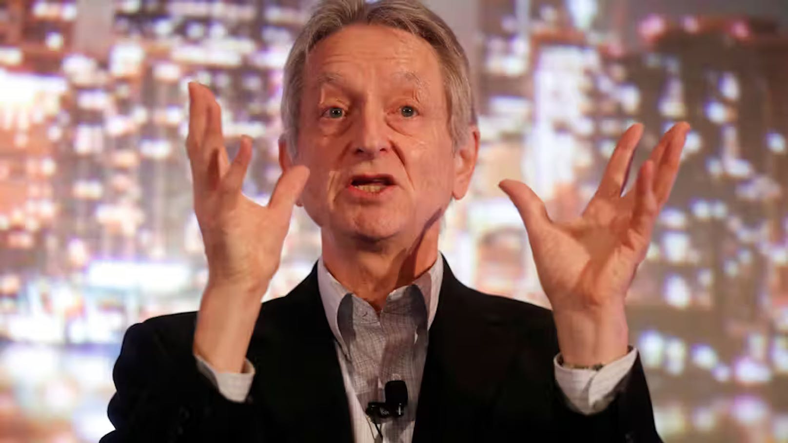 Erneut warnt ein Experte vor einer unkontrollierbaren Entwicklung besonders fortgeschrittener künstlicher Intelligenz (KI). Diesmal ist es Geoffrey Hinton, ein ehemaliger führender KI-Entwickler beim US-Konzern Google.